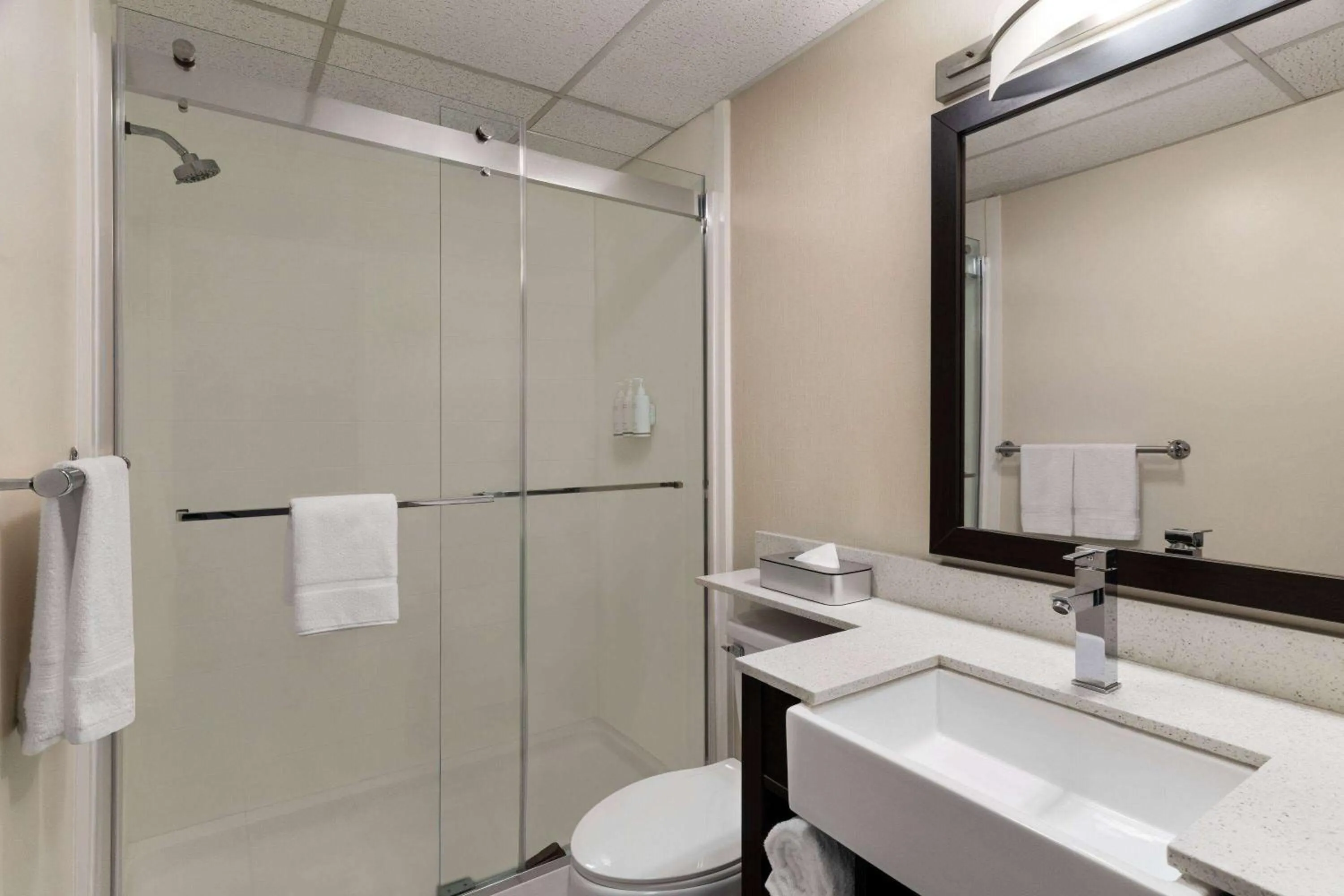 TV and multimedia in Days Inn & Suites by Wyndham Lancaster Amish Country