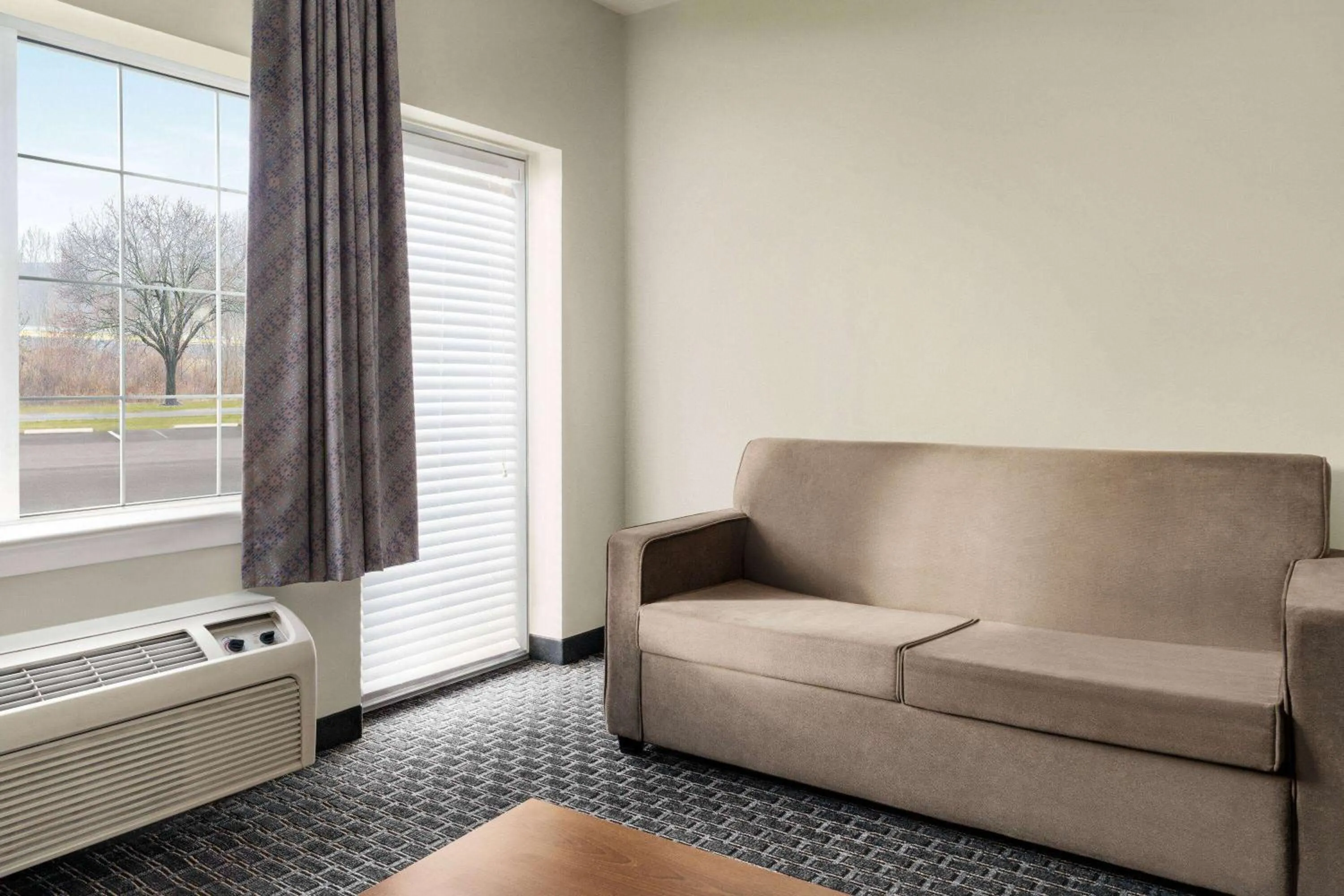 Bed in Days Inn & Suites by Wyndham Lancaster Amish Country