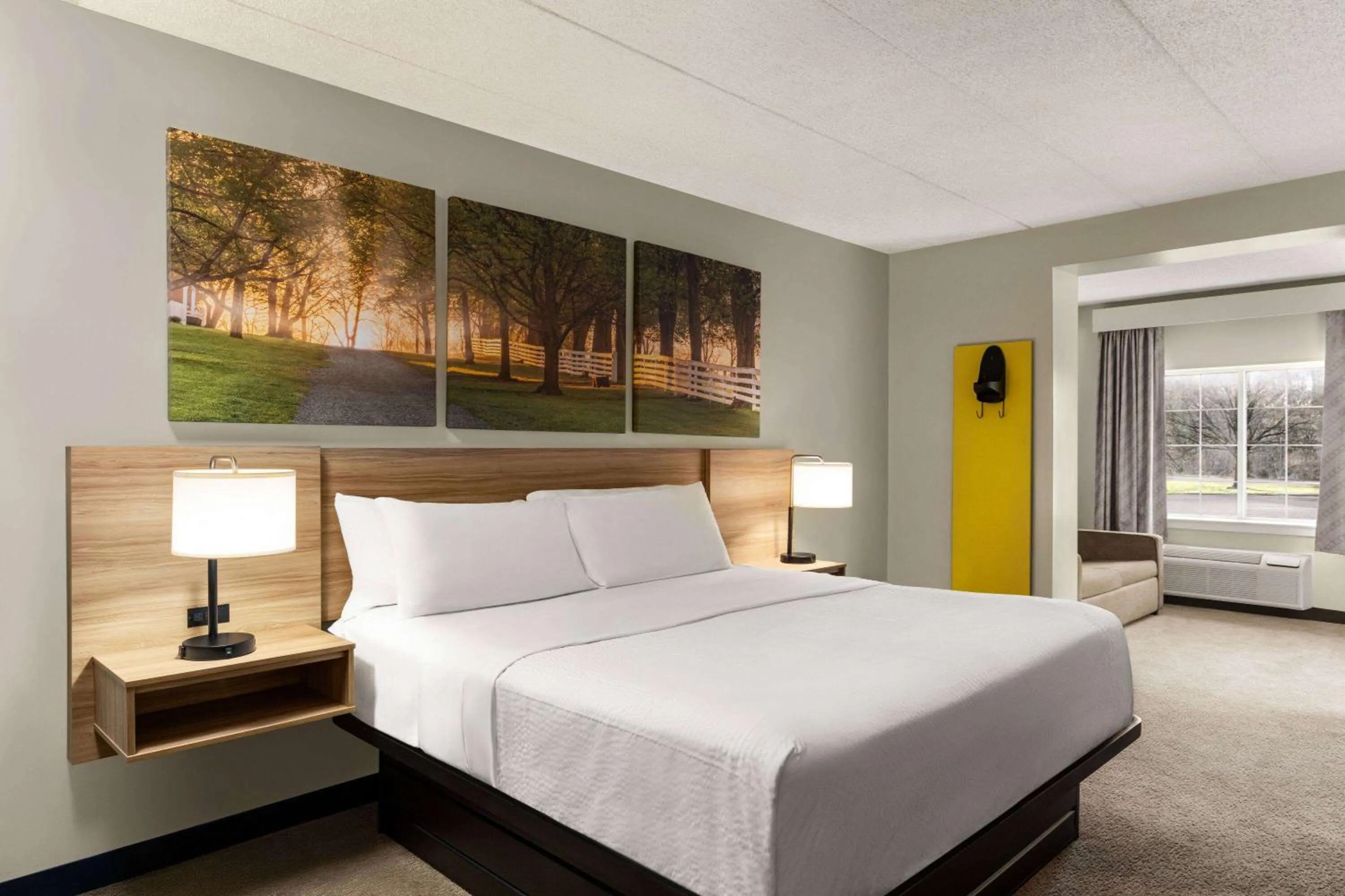 Bed in Days Inn & Suites by Wyndham Lancaster Amish Country