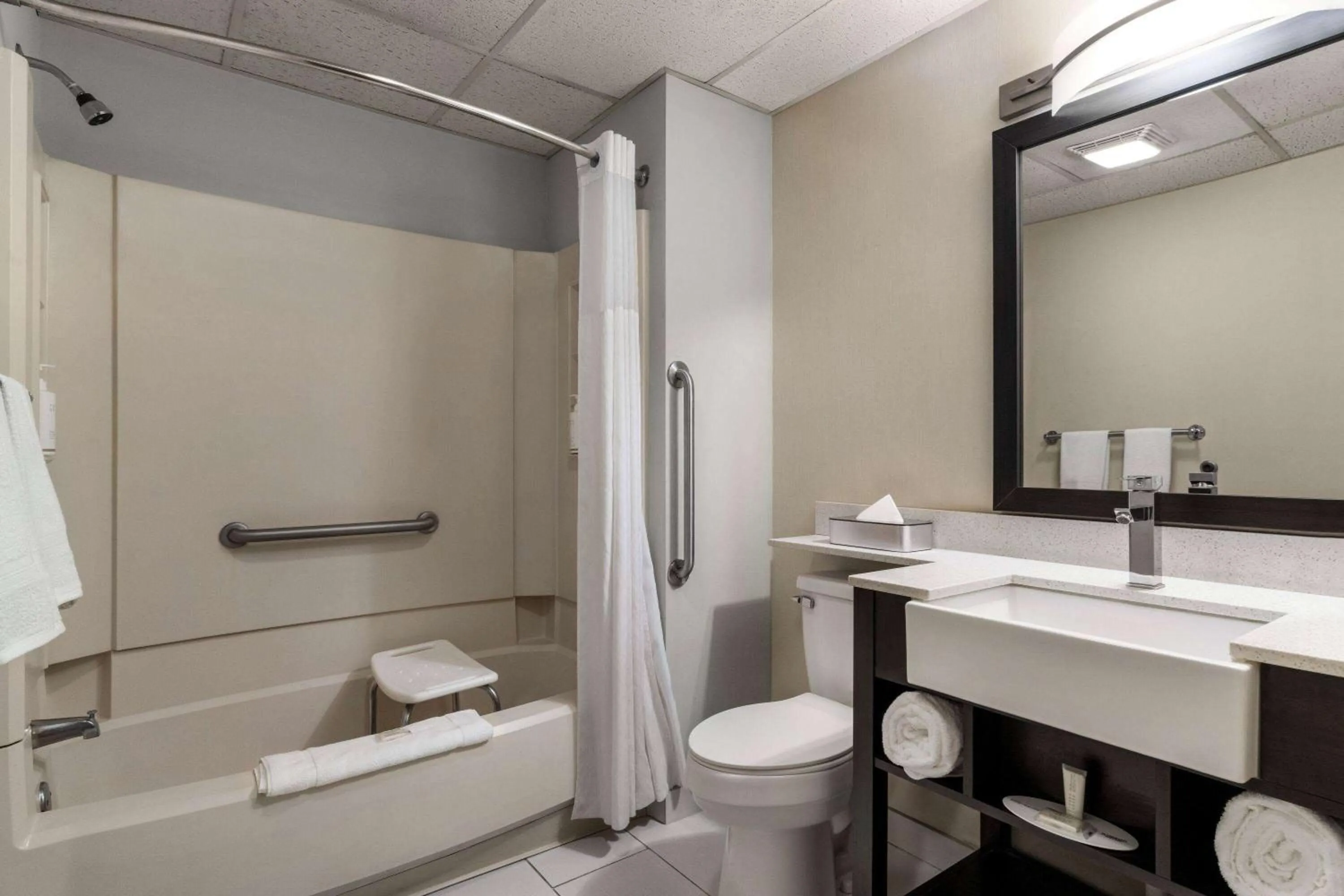 Shower in Days Inn & Suites by Wyndham Lancaster Amish Country