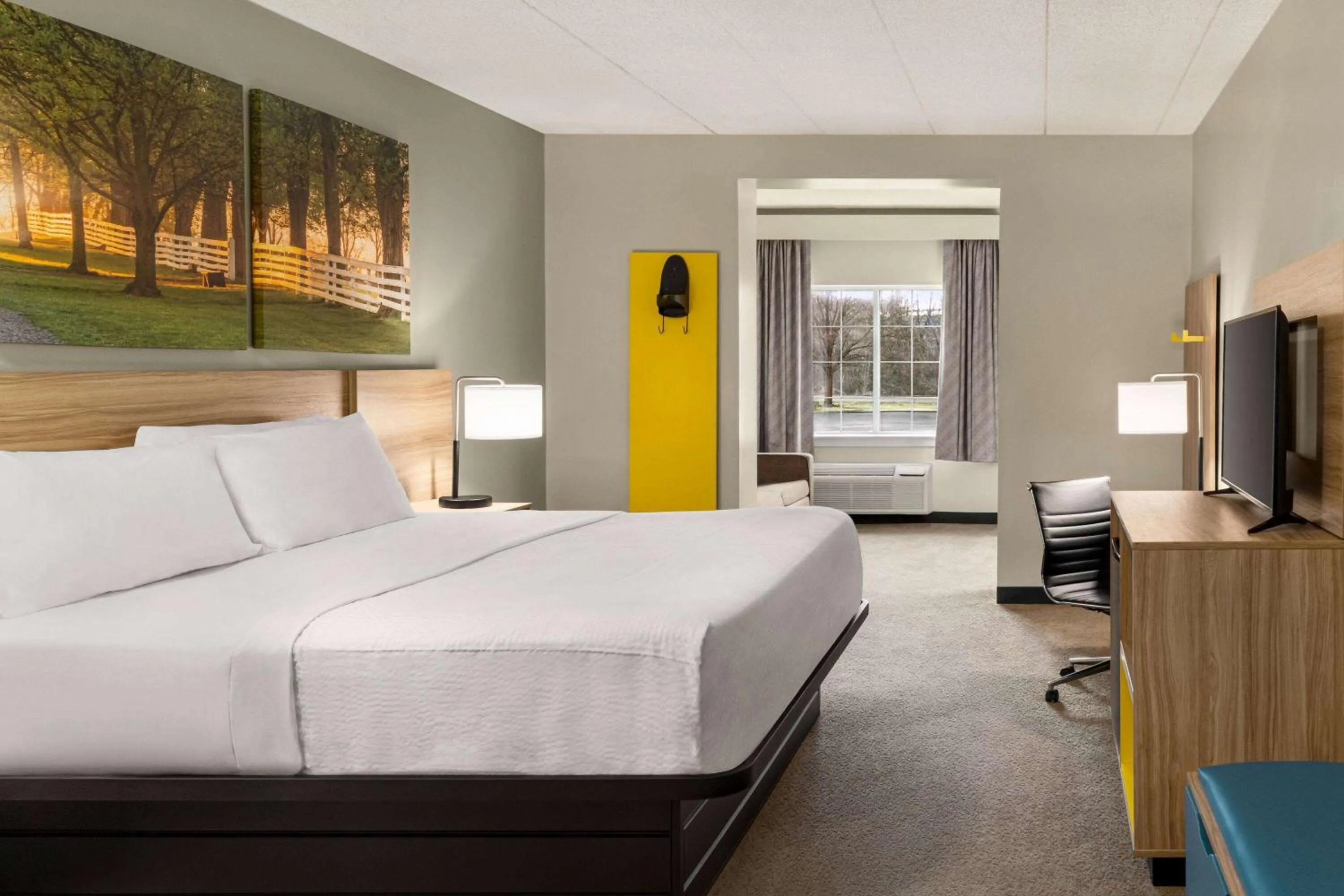 Bed in Days Inn & Suites by Wyndham Lancaster Amish Country