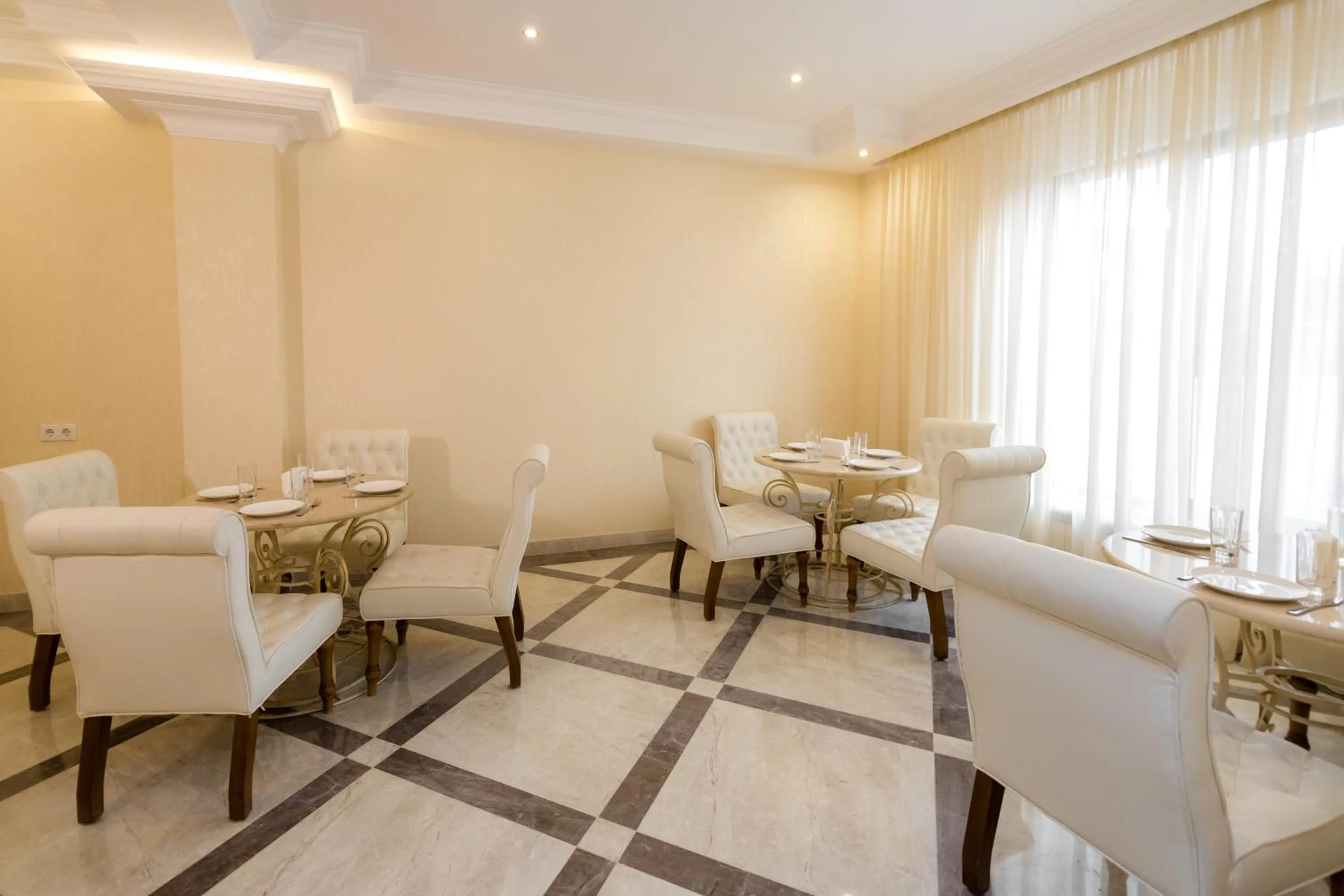 Restaurant/places to eat in Orchid Boutique Hotel