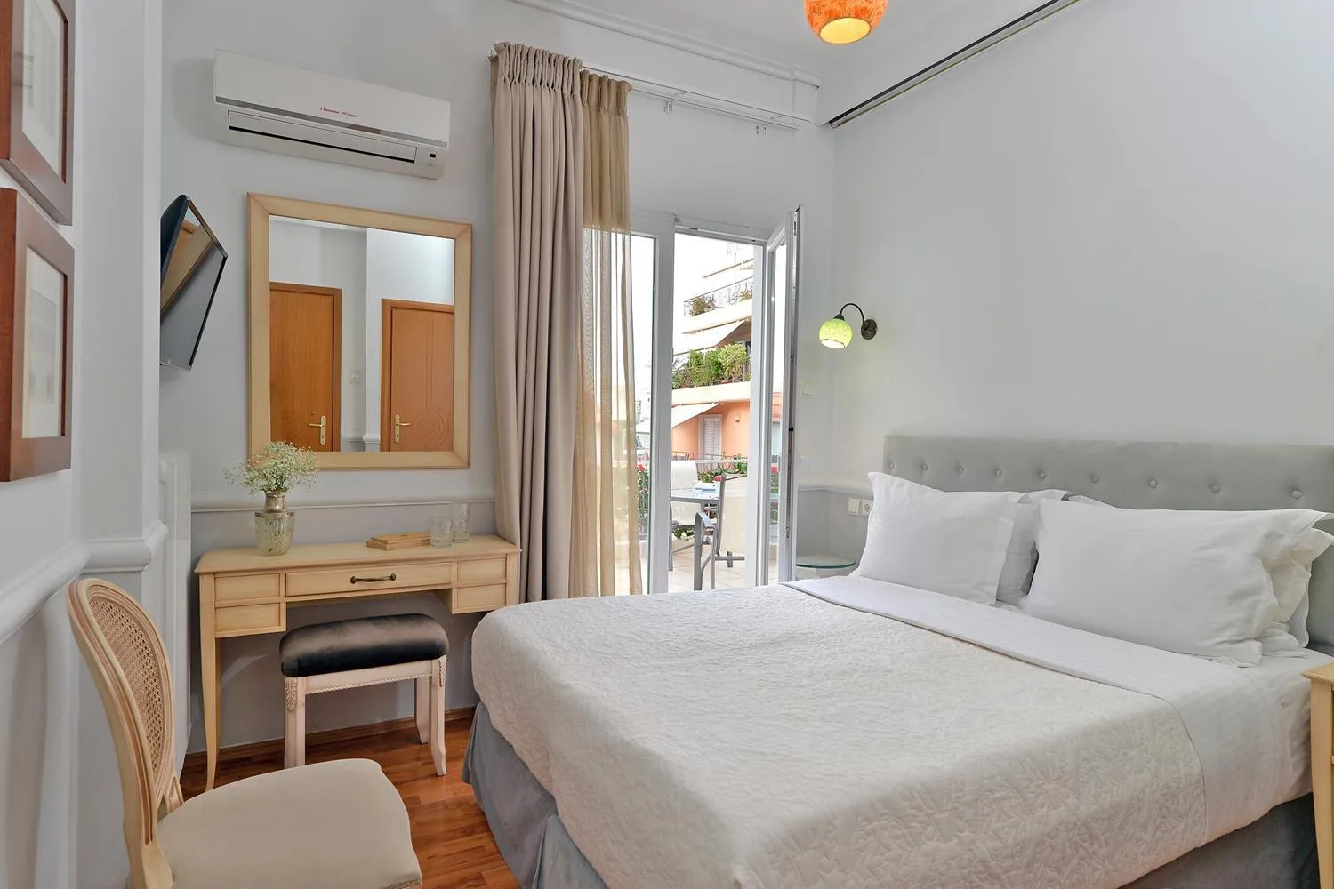 Photo of the whole room, Bed in Acropolis Ami Boutique Hotel