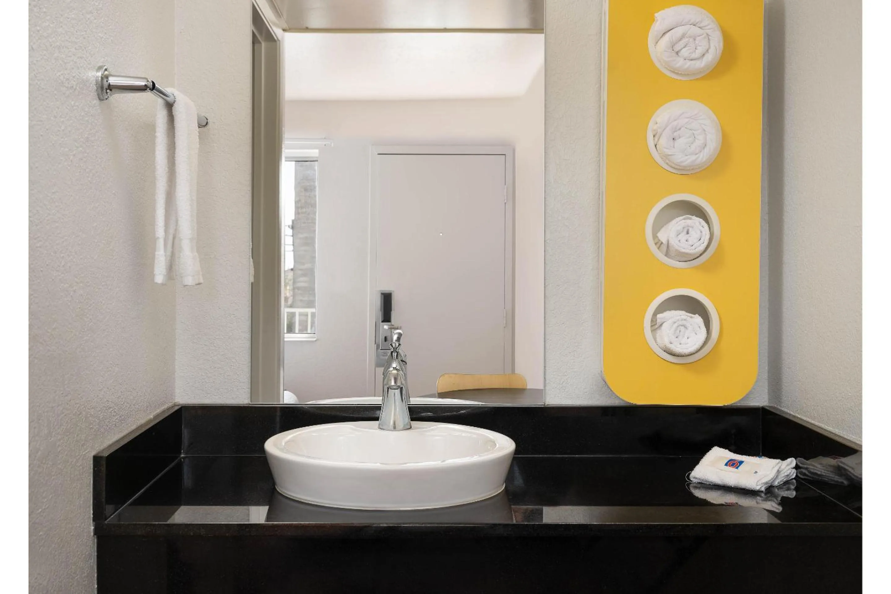 Motel 6 Portland Mall - 205