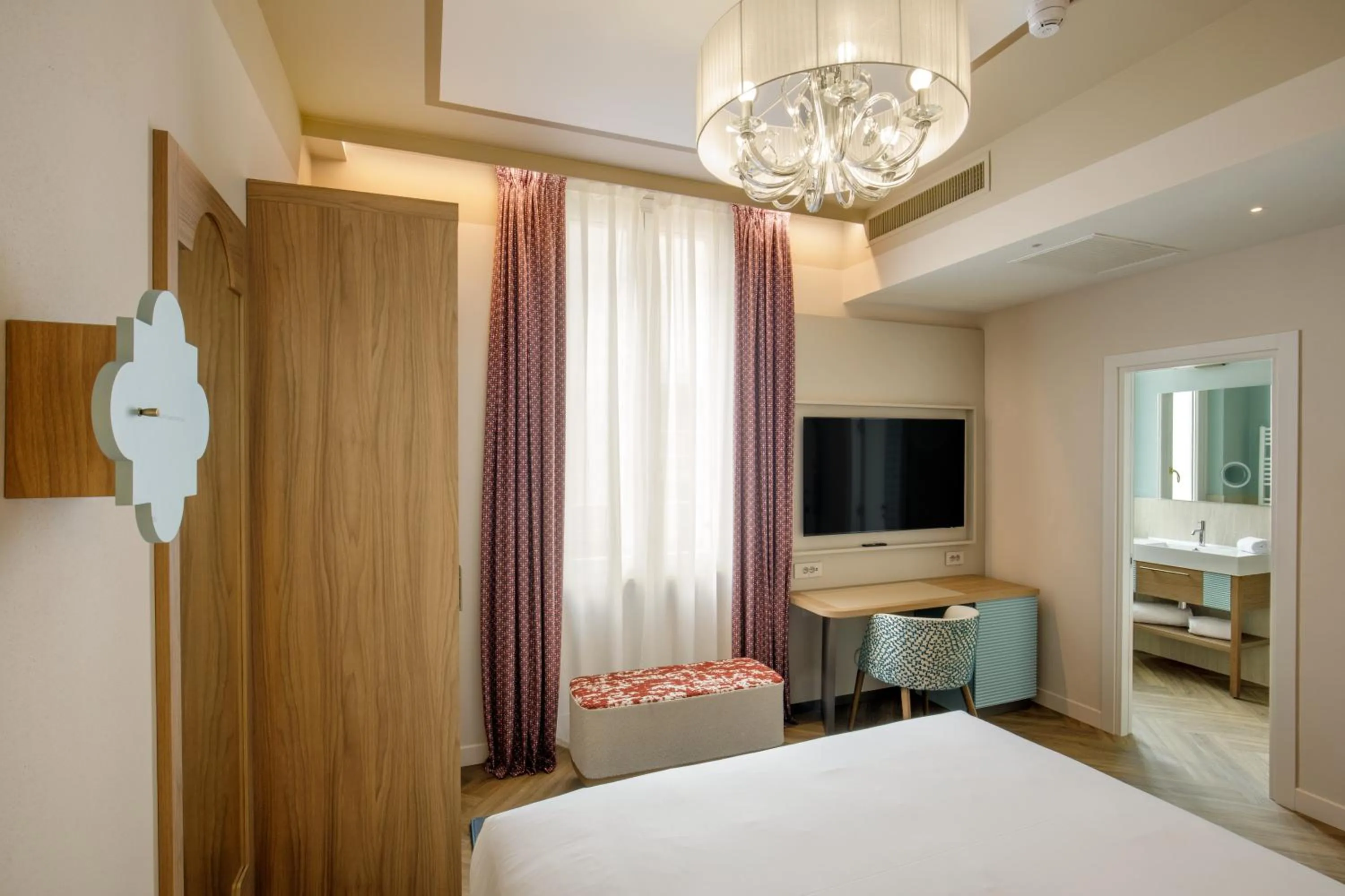 Bed in Rosetta Hotel Perugia Tapestry Collection By Hilton