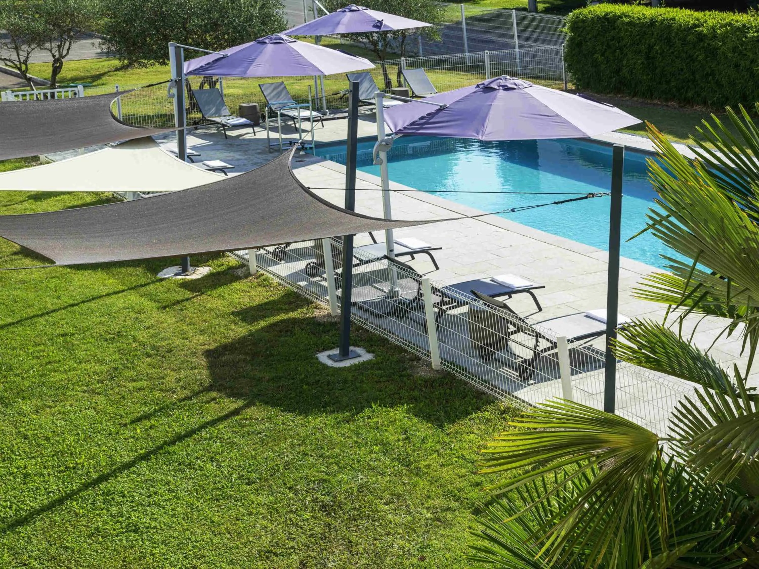 Pool view in ibis Styles Pertuis Portes du Luberon