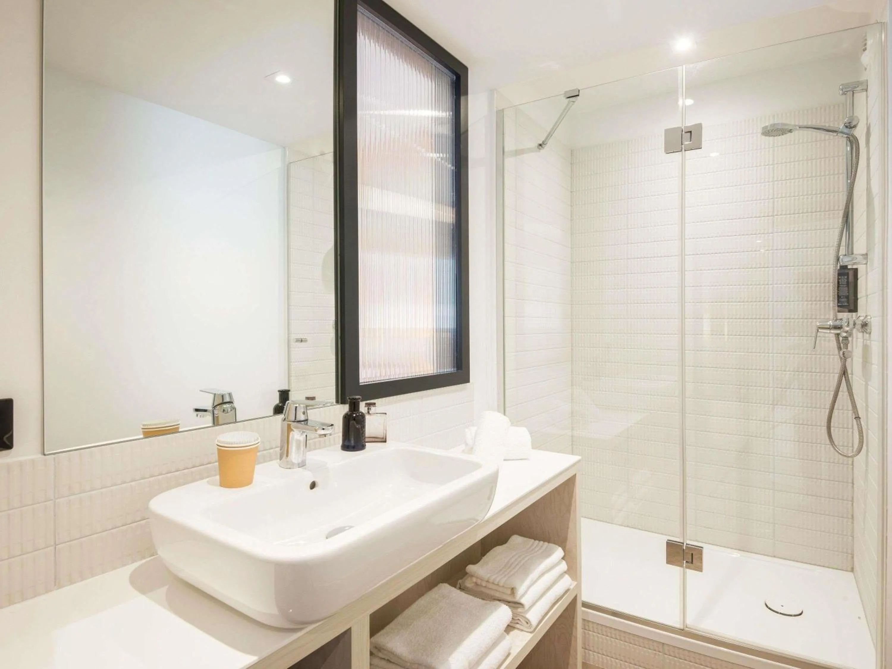 Bedroom in ibis Styles Pertuis Portes du Luberon