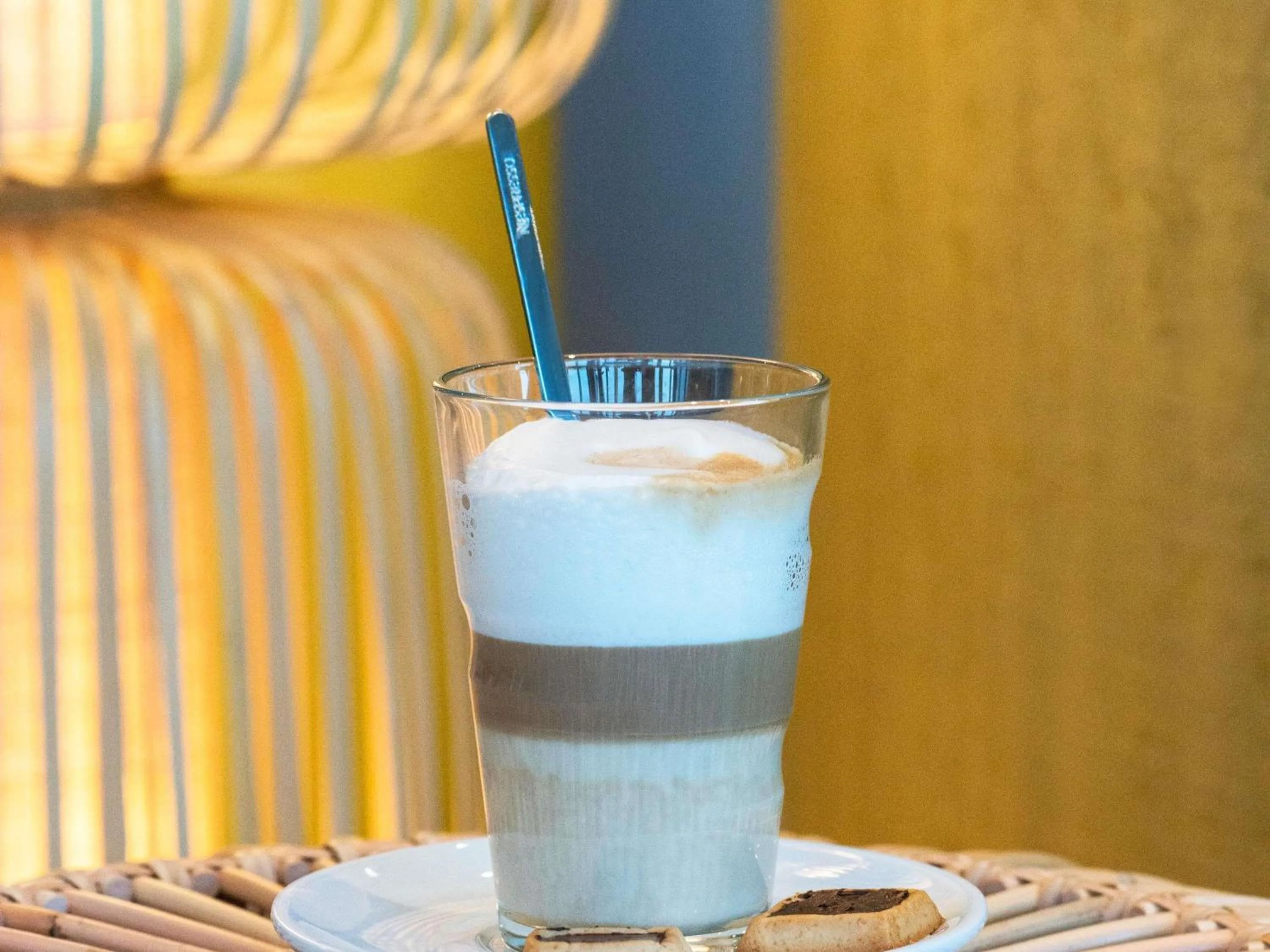 Lounge or bar in ibis Styles Pertuis Portes du Luberon