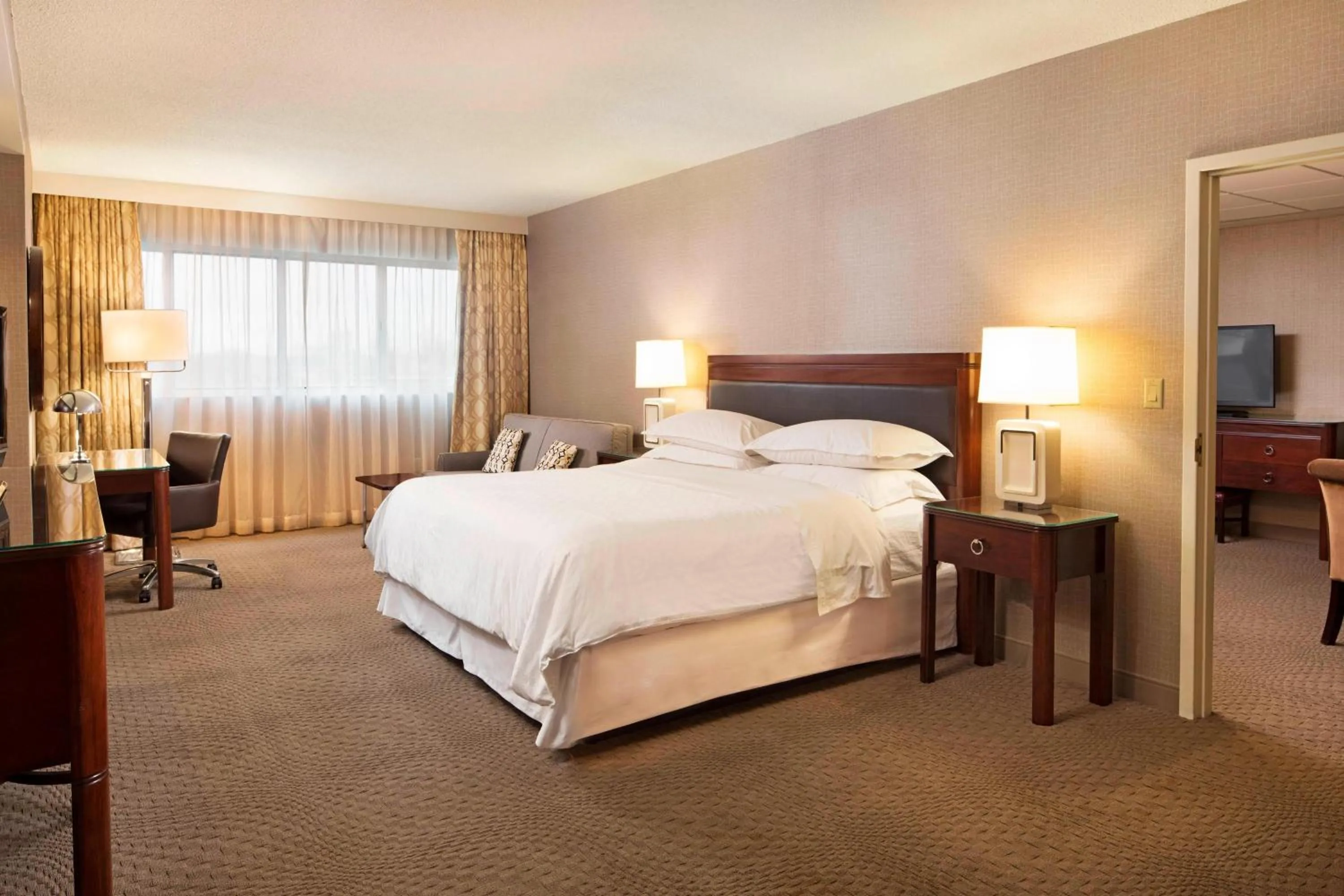 Bedroom, Bed in Sheraton Sioux Falls Hotel & Convention Center