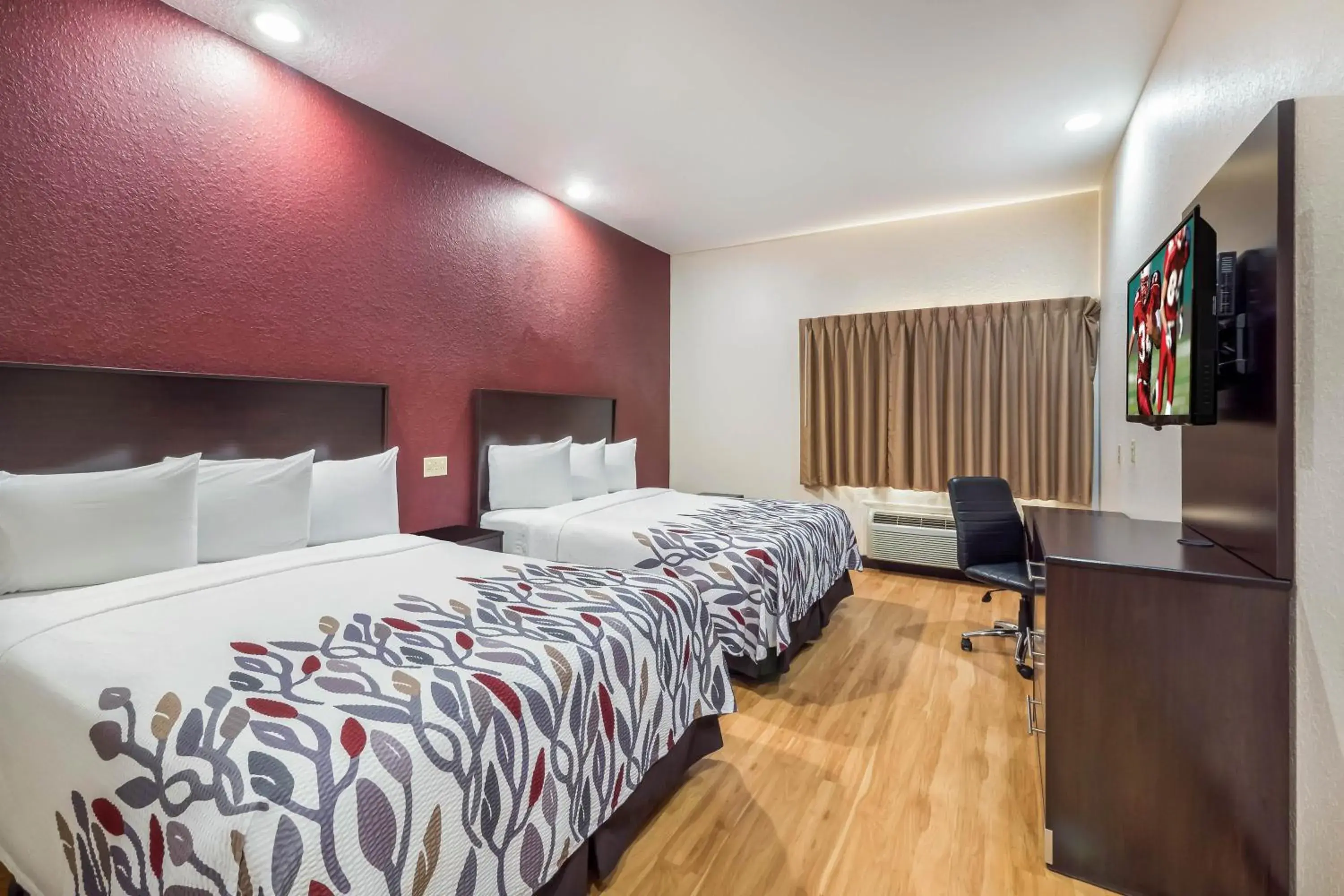 Standard Room with Two Queen Beds Smoke Free in Red Roof Inn Ocala Standard Room with Two Queen Beds Smoke Free in Red Roof Inn Ocala