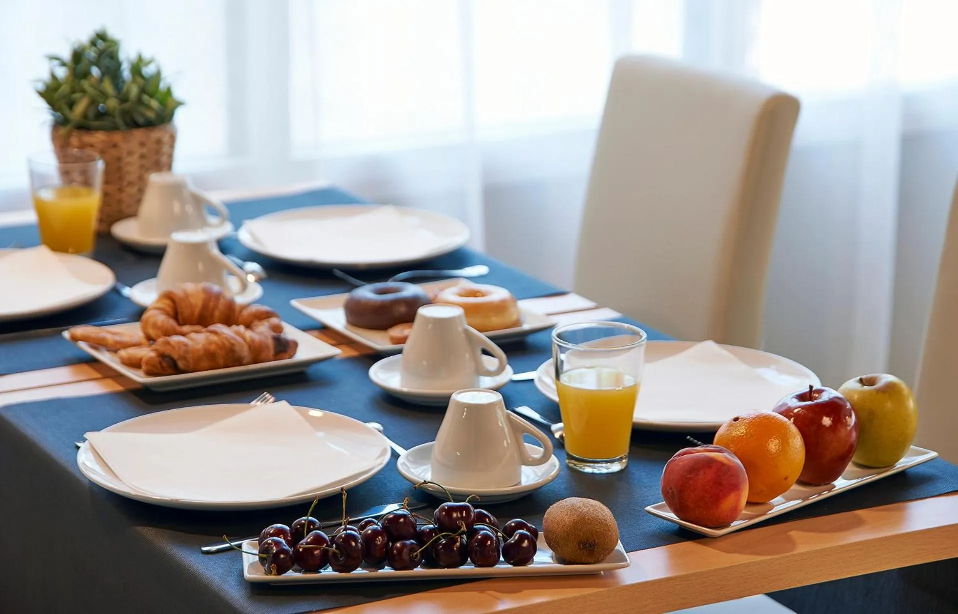 Restaurant/places to eat in Hotel Can Pamplona