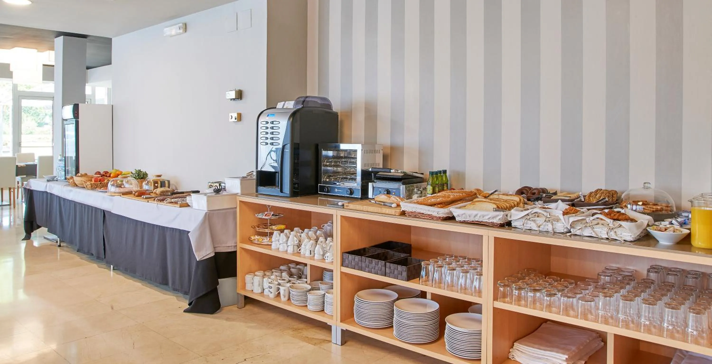 Restaurant/places to eat in Hotel Can Pamplona