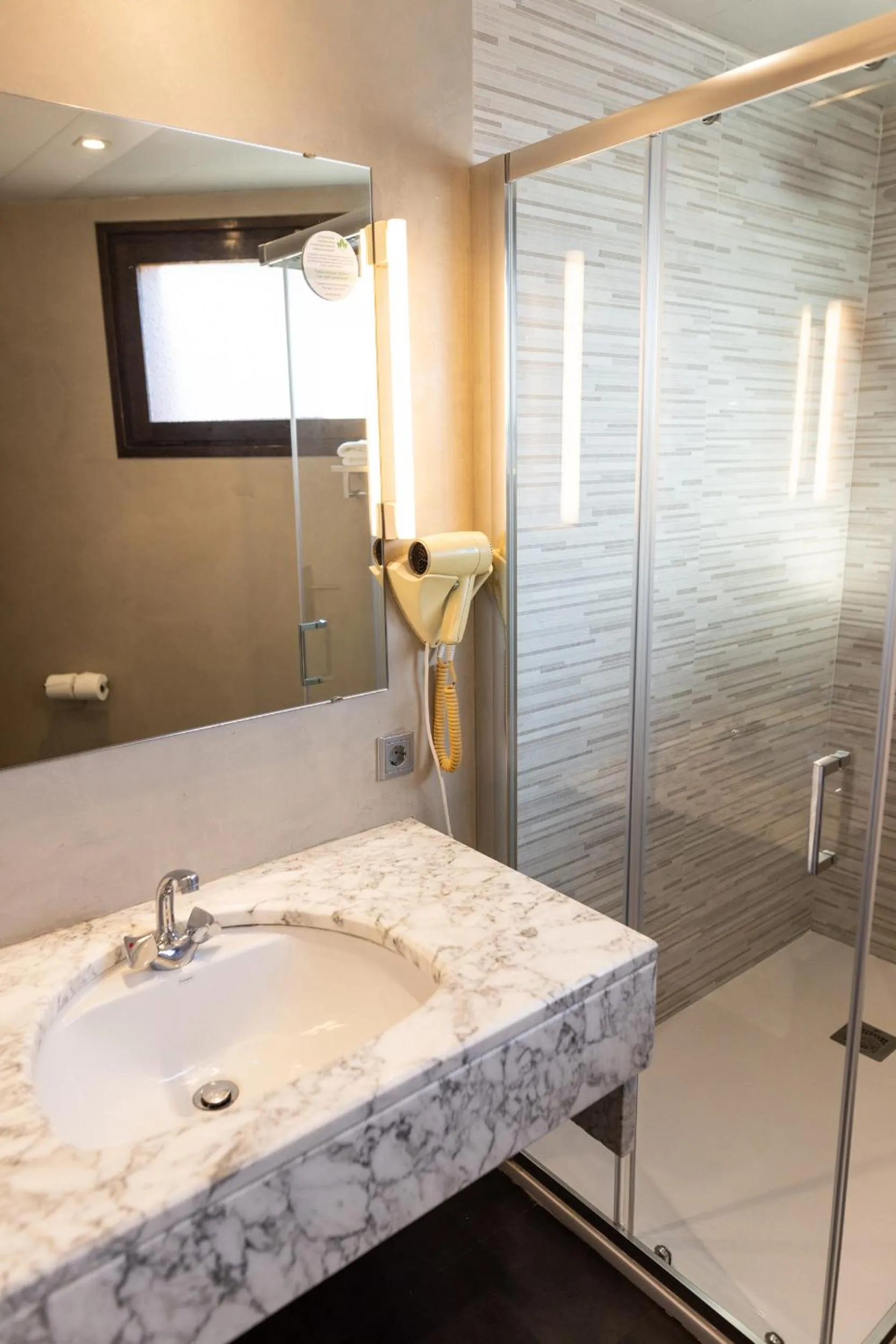 Shower in Hotel Can Pamplona