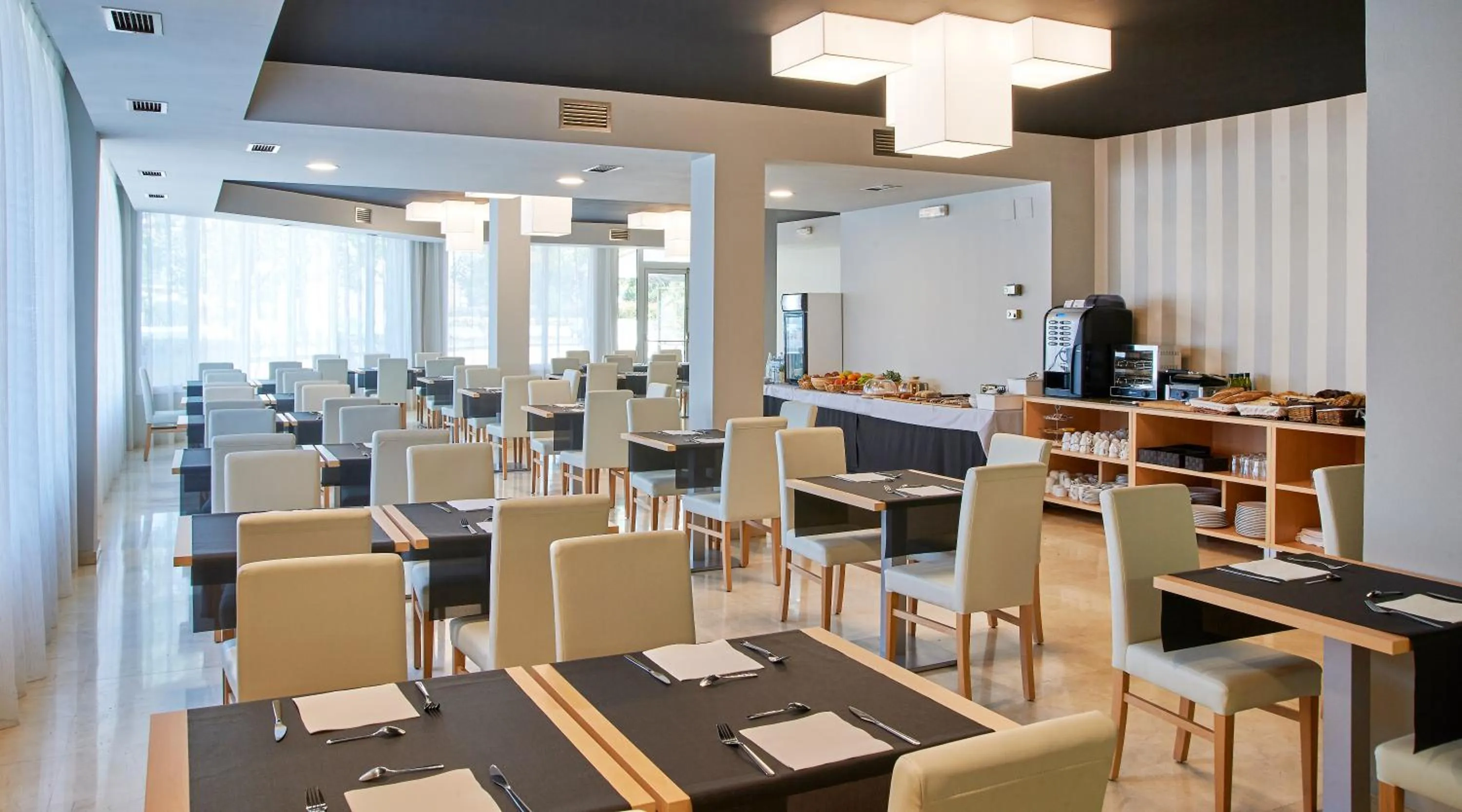 Restaurant/places to eat in Hotel Can Pamplona