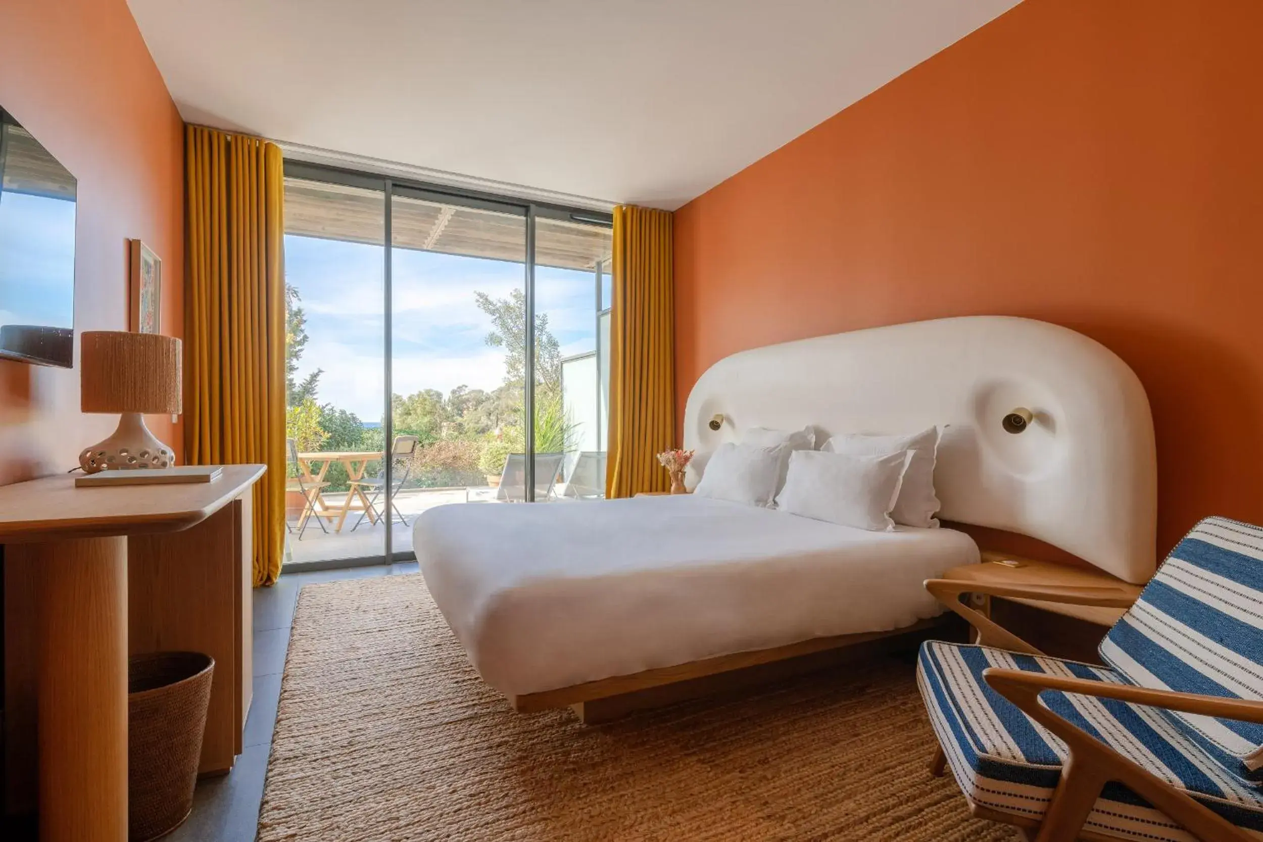 Chambre Jardin avec Terrasse vue mer partielle in Les Terrasses du Bailli Chambre Jardin avec Terrasse vue mer partielle in Les Terrasses du Bailli