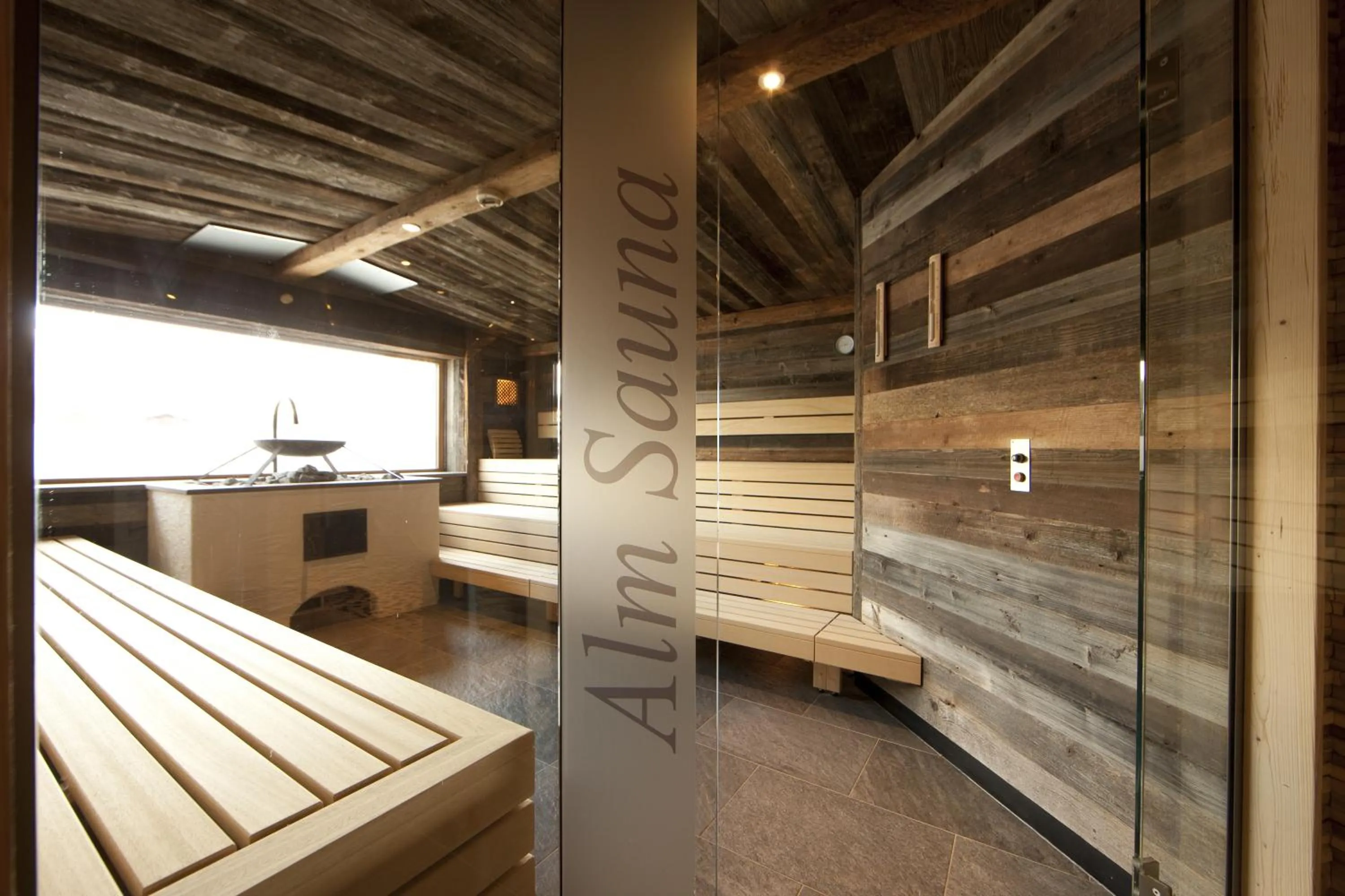 Sauna, Bed in Hotel Sonnenhof