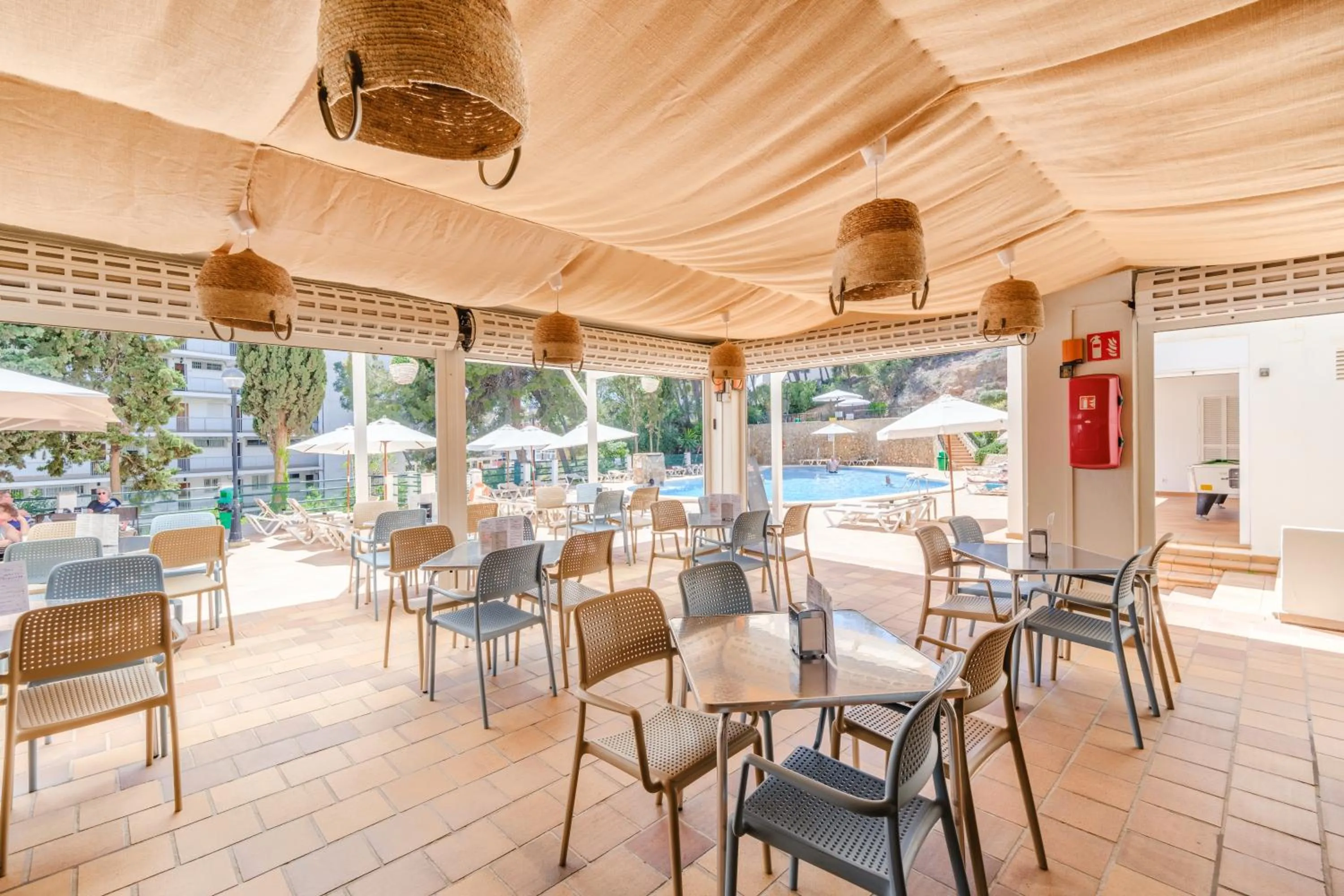 Restaurant/places to eat in Apartamentos Vista Club