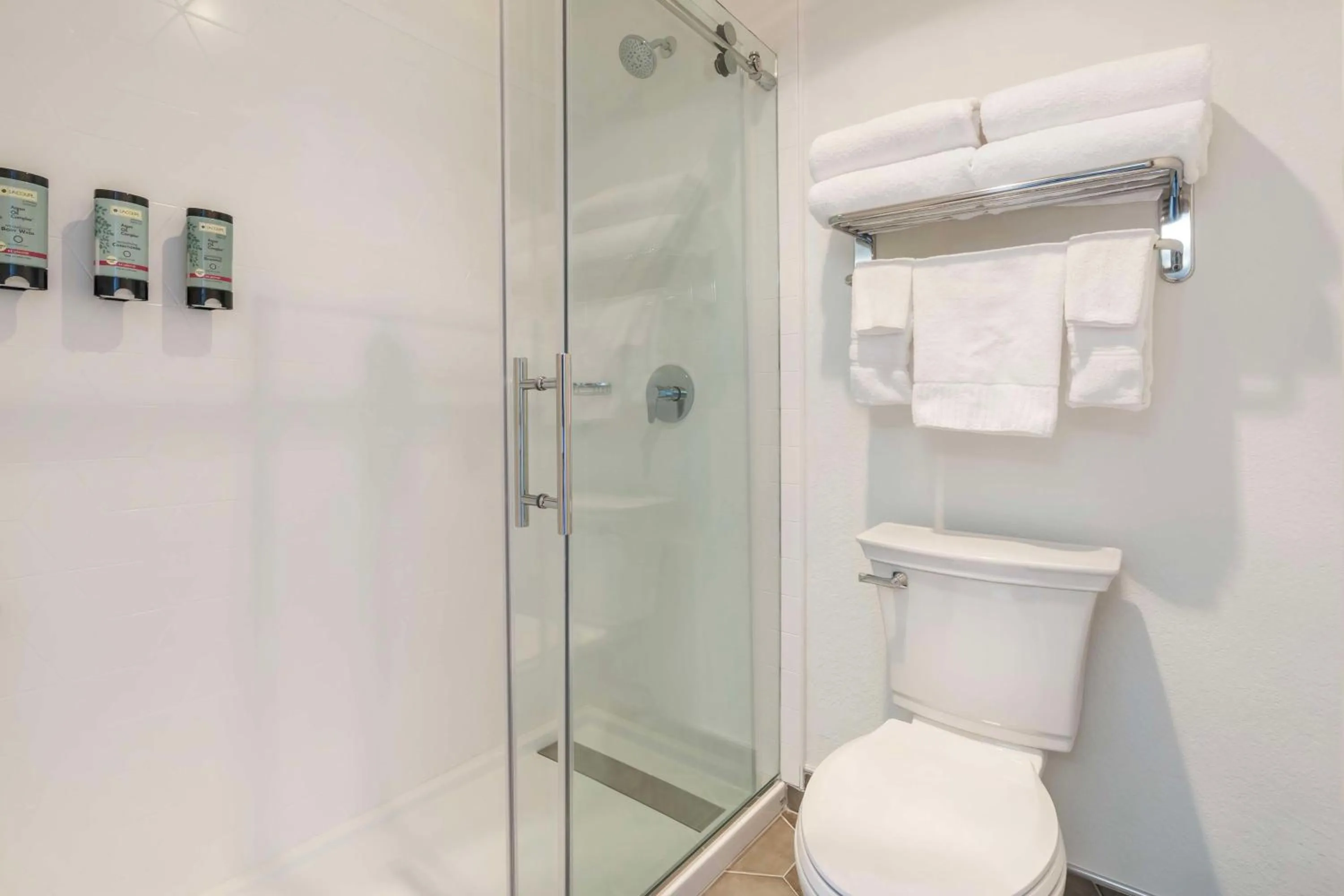 Bathroom in Best Western Inn of Vancouver