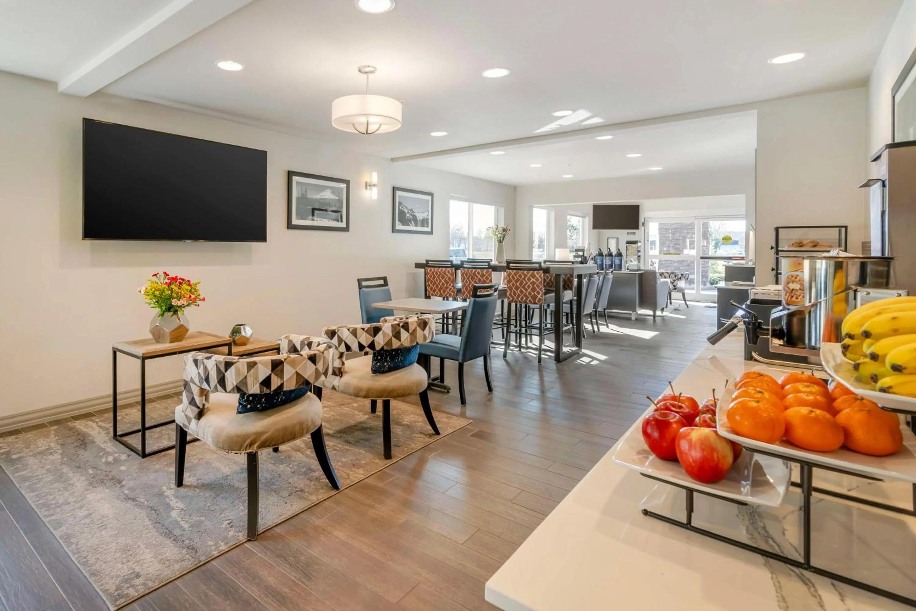 Breakfast in Best Western Inn of Vancouver