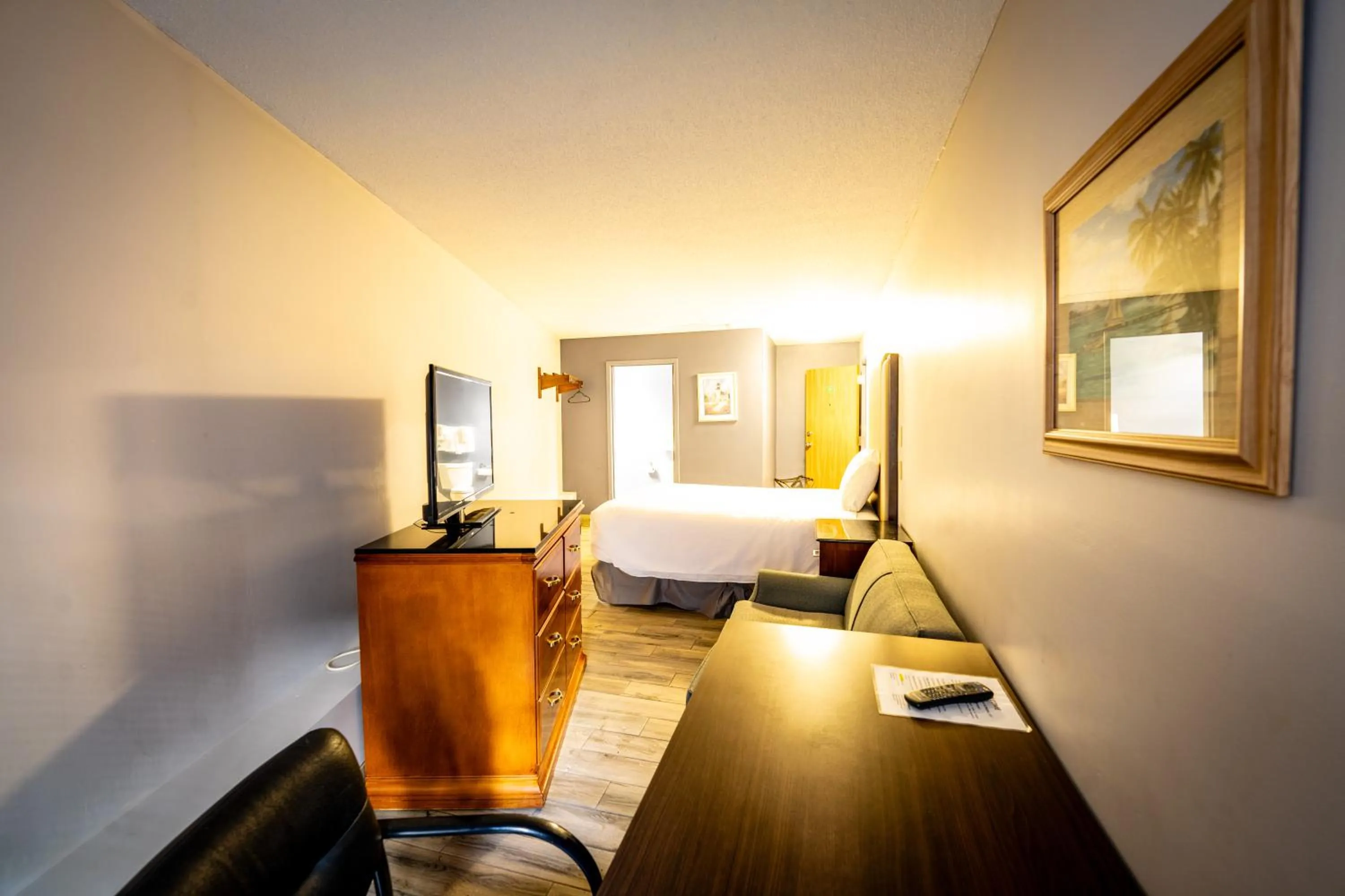 Bed in Manistee Inn & Marina