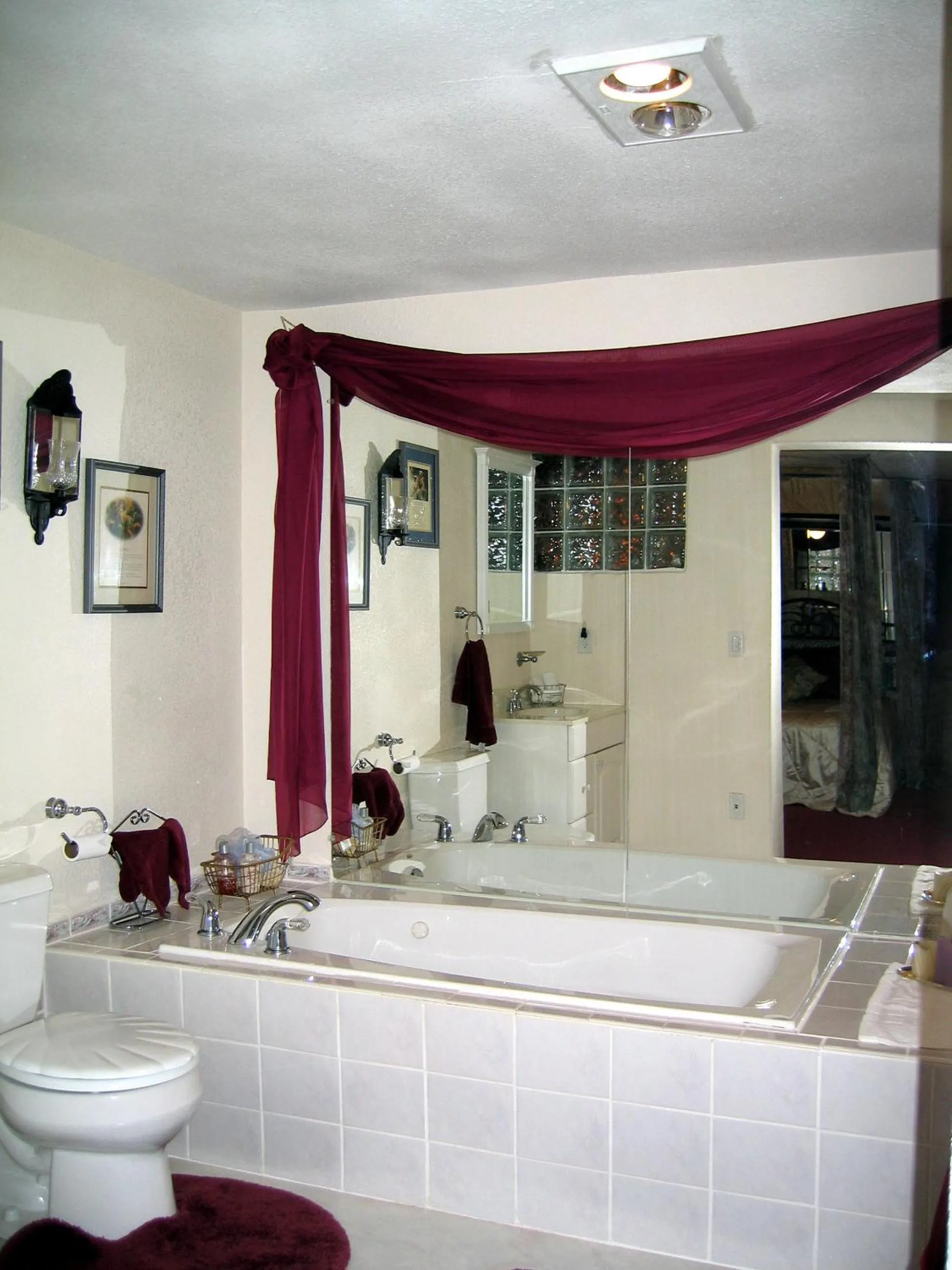 Bathroom in Whitebird Summit Lodge