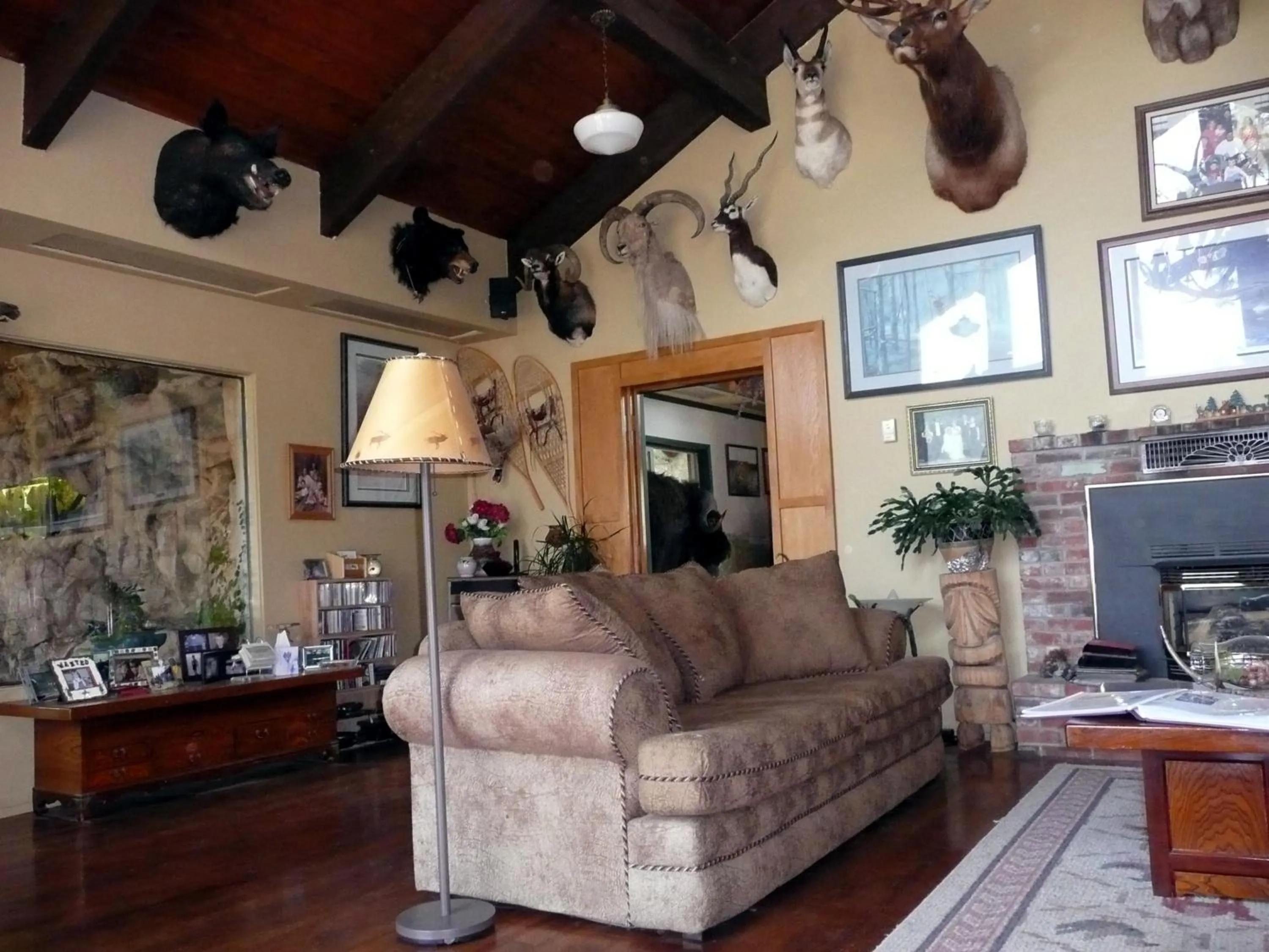 Seating area in Whitebird Summit Lodge