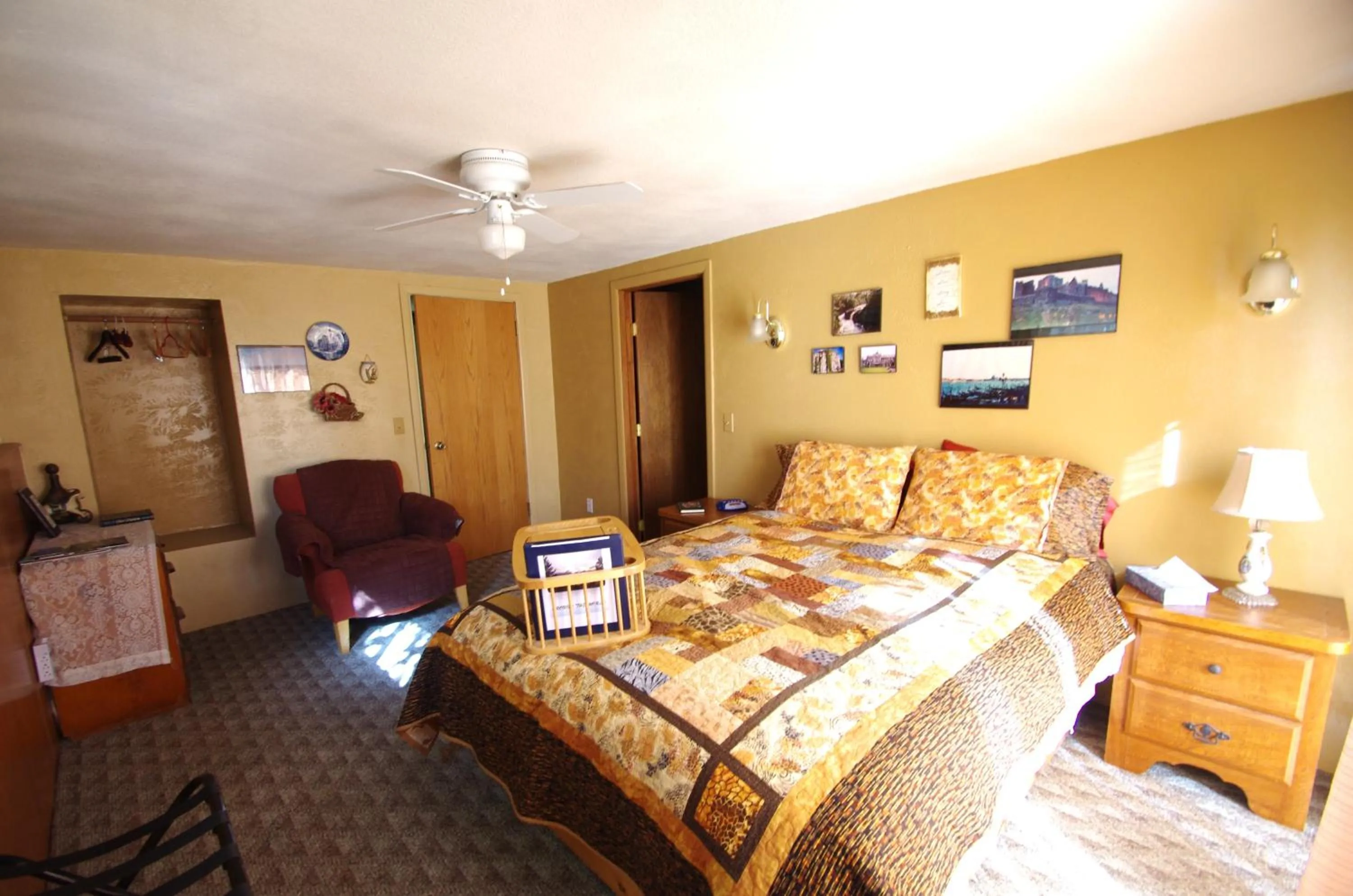 Bedroom, Bed in Whitebird Summit Lodge