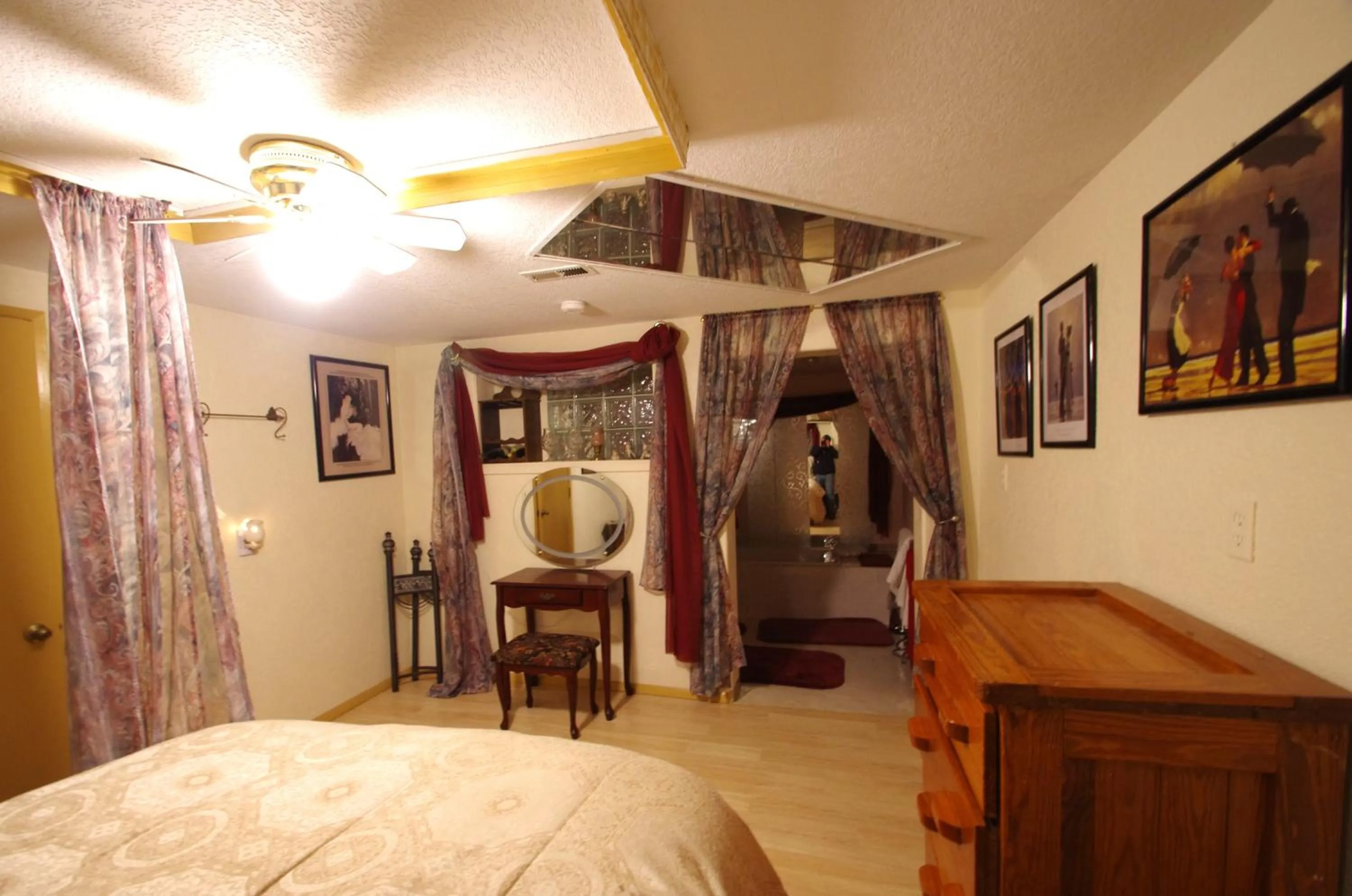 Bedroom, Bed in Whitebird Summit Lodge