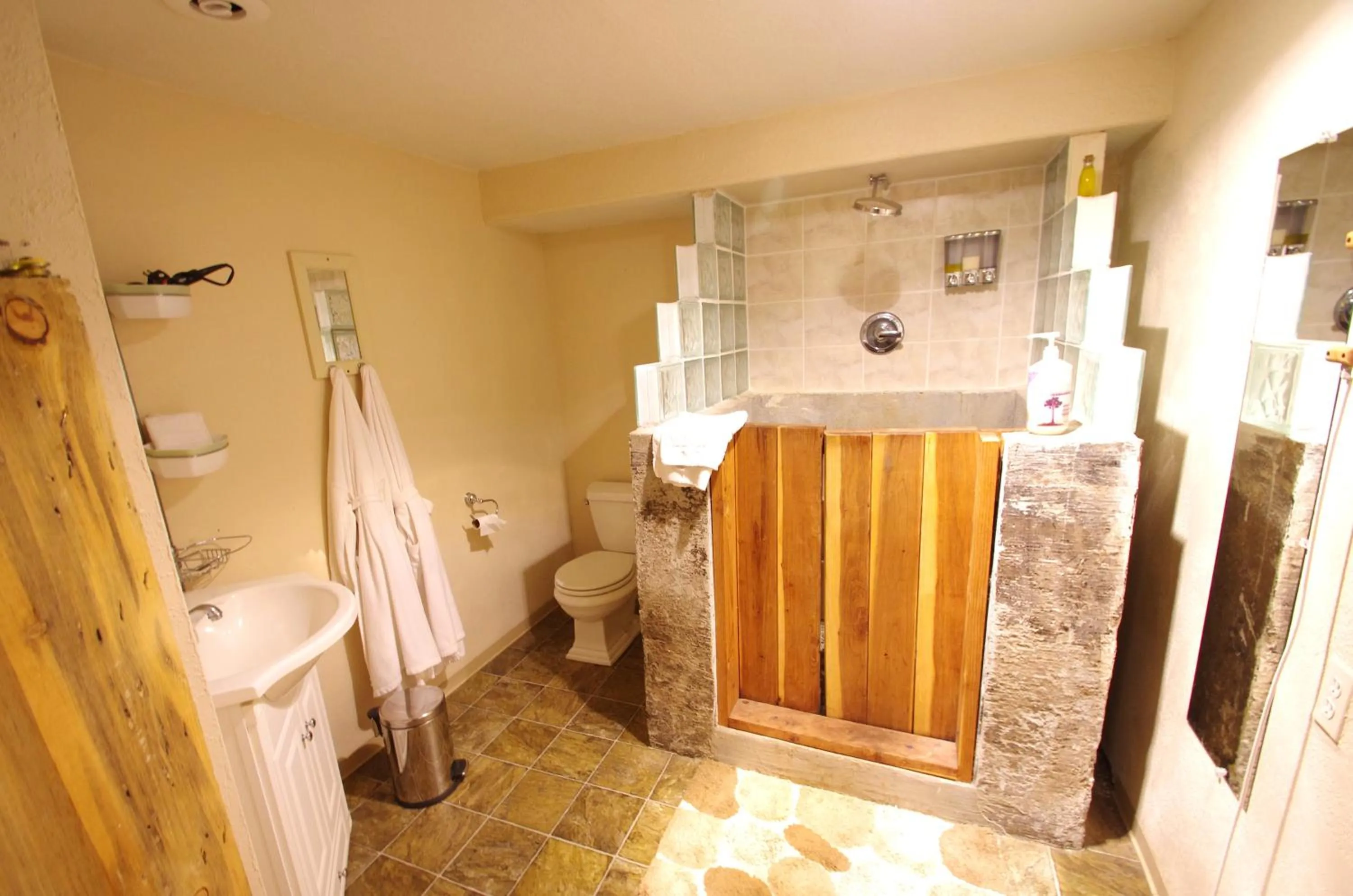 Bathroom in Whitebird Summit Lodge