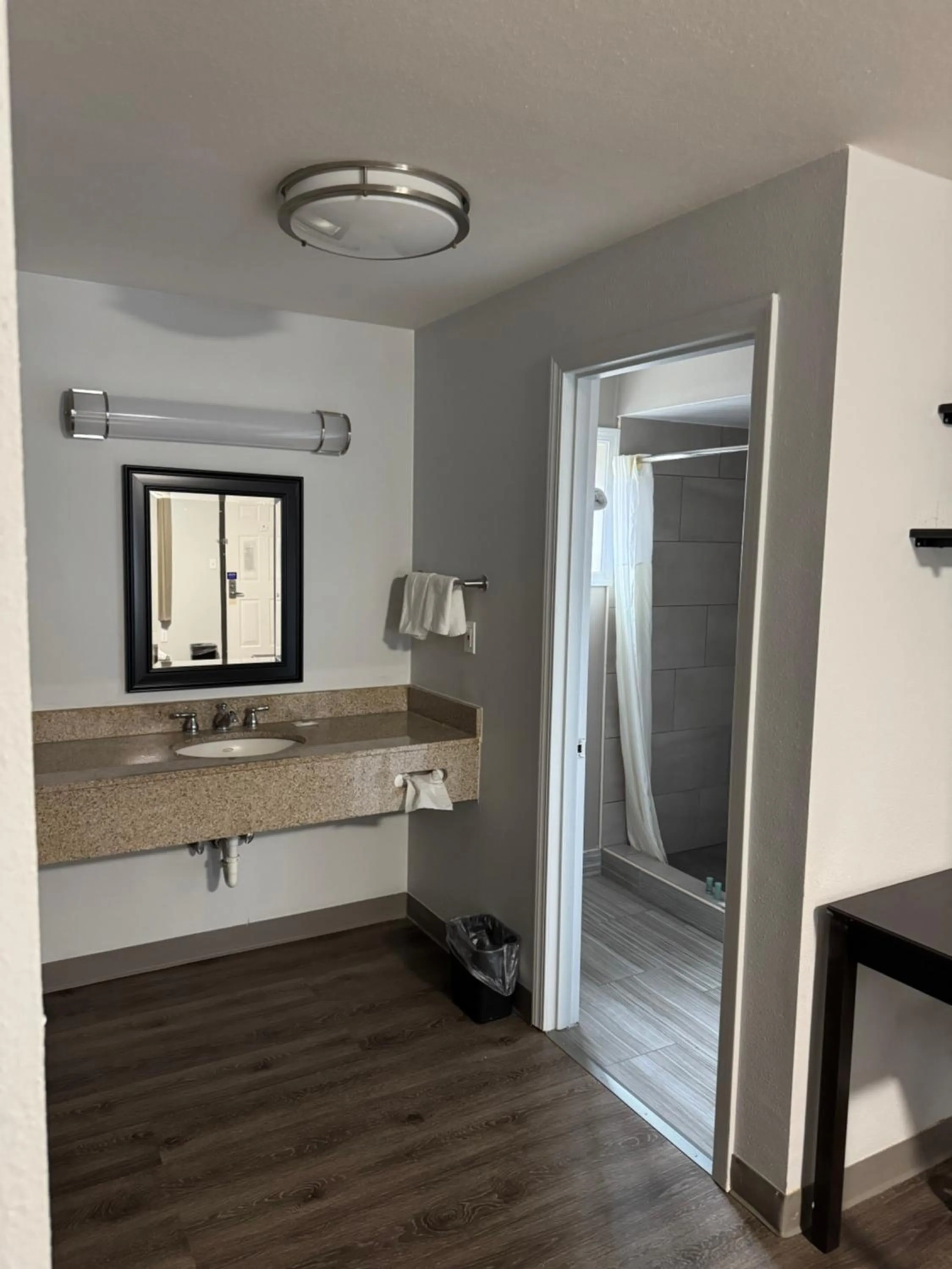 Bathroom, Bed in Studio 6 Suites Vancouver WA Waterfront