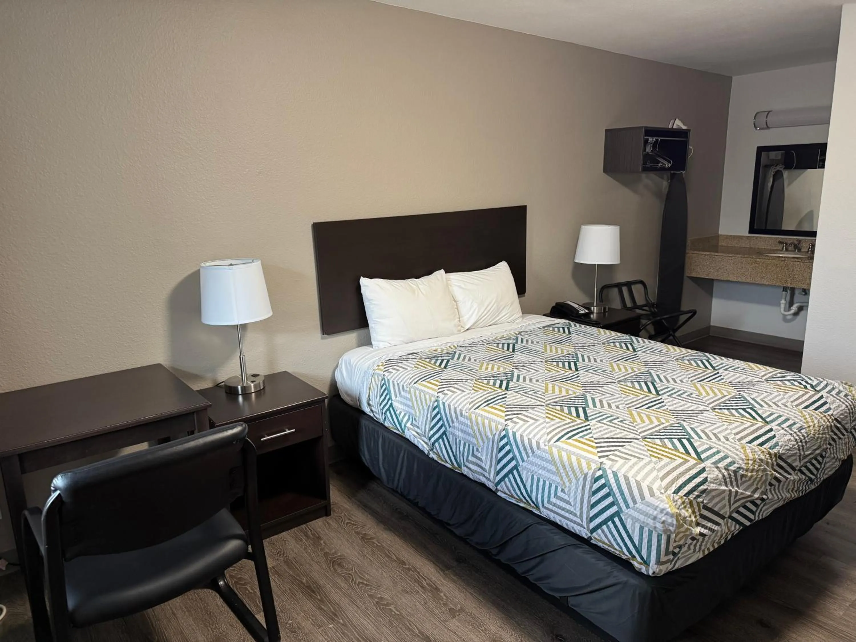 Bedroom, Bed in Studio 6 Suites Vancouver WA Waterfront