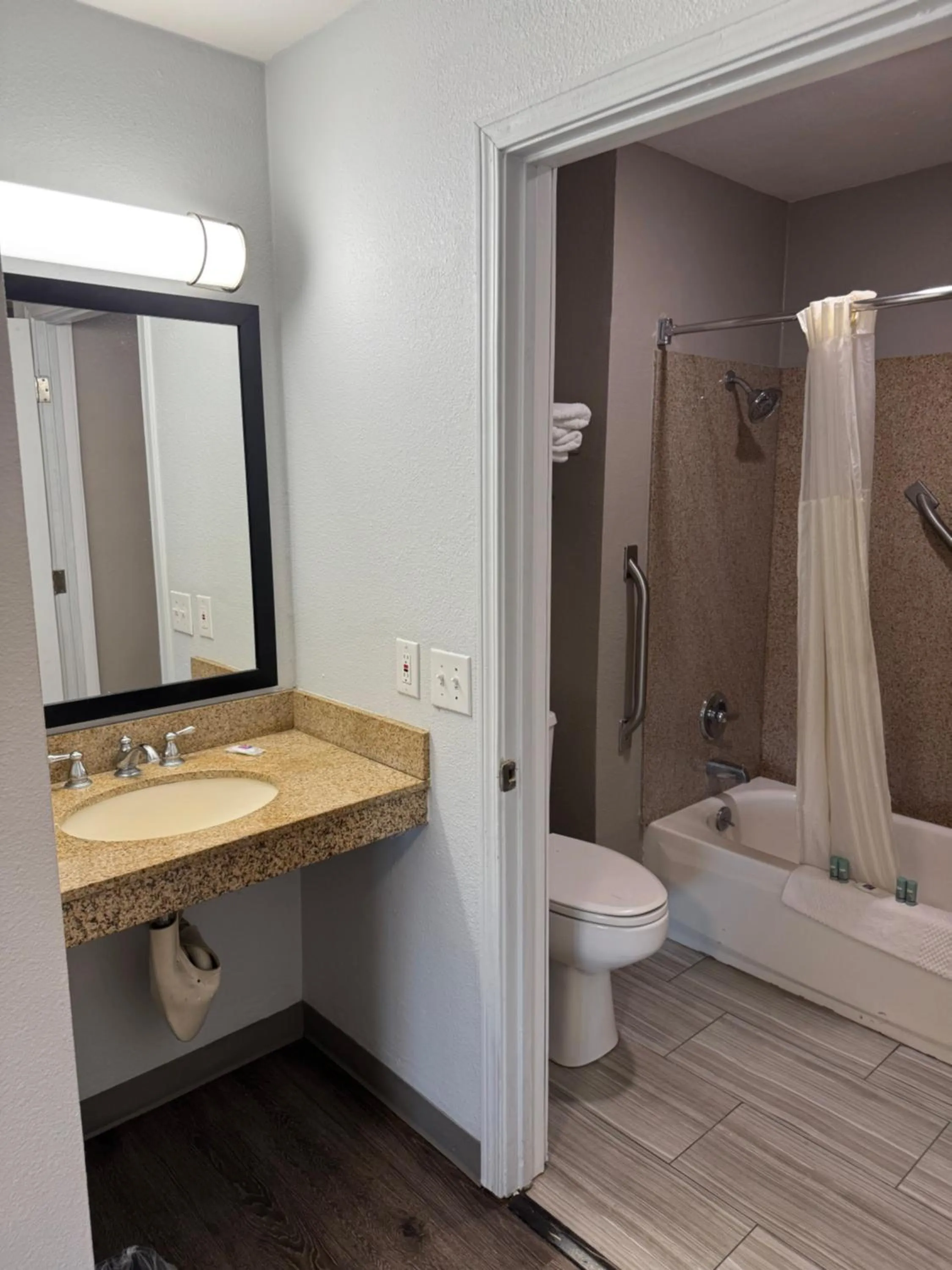 Bathroom in Studio 6 Suites Vancouver WA Waterfront