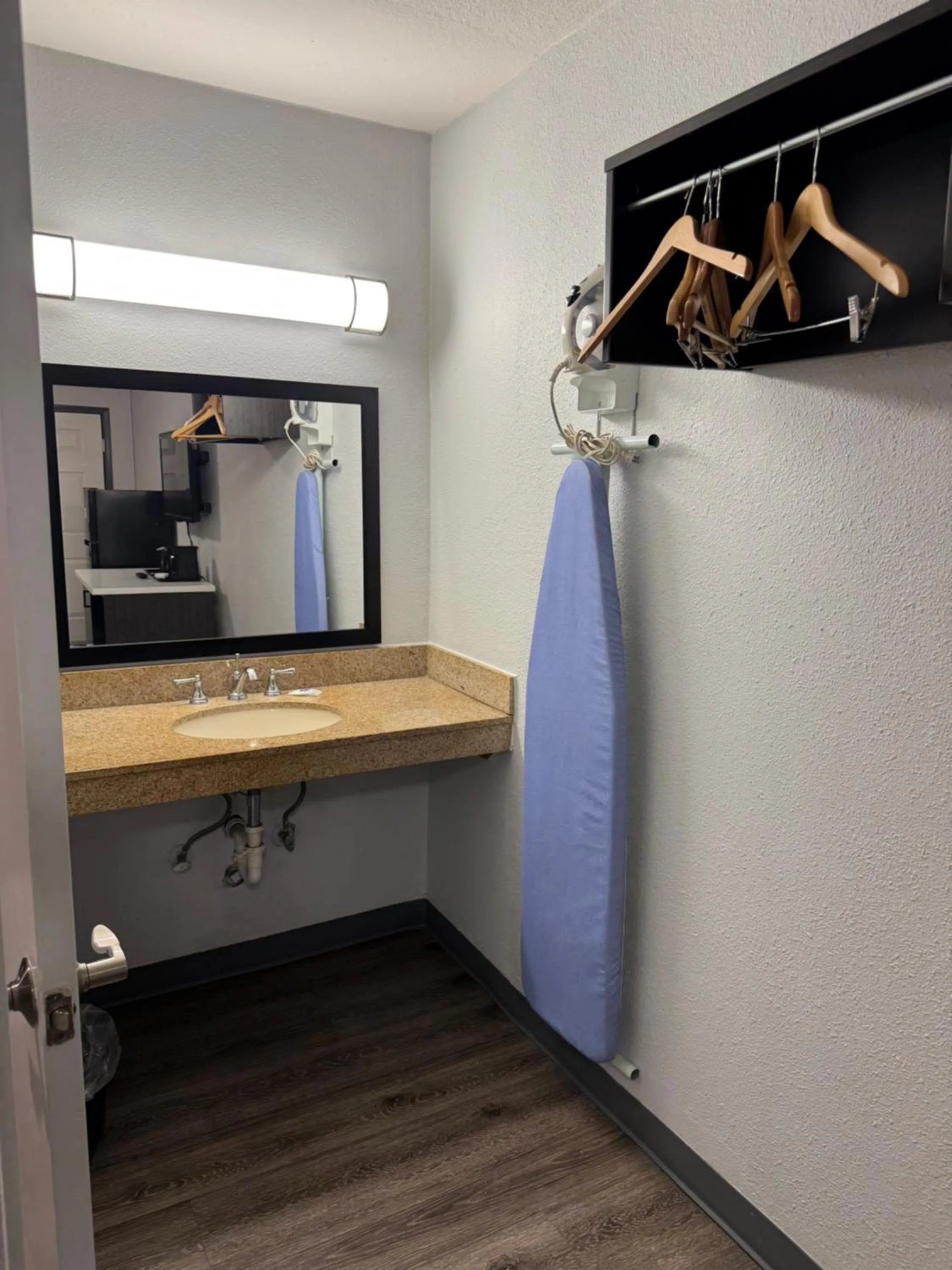 Bathroom in Studio 6 Suites Vancouver WA Waterfront