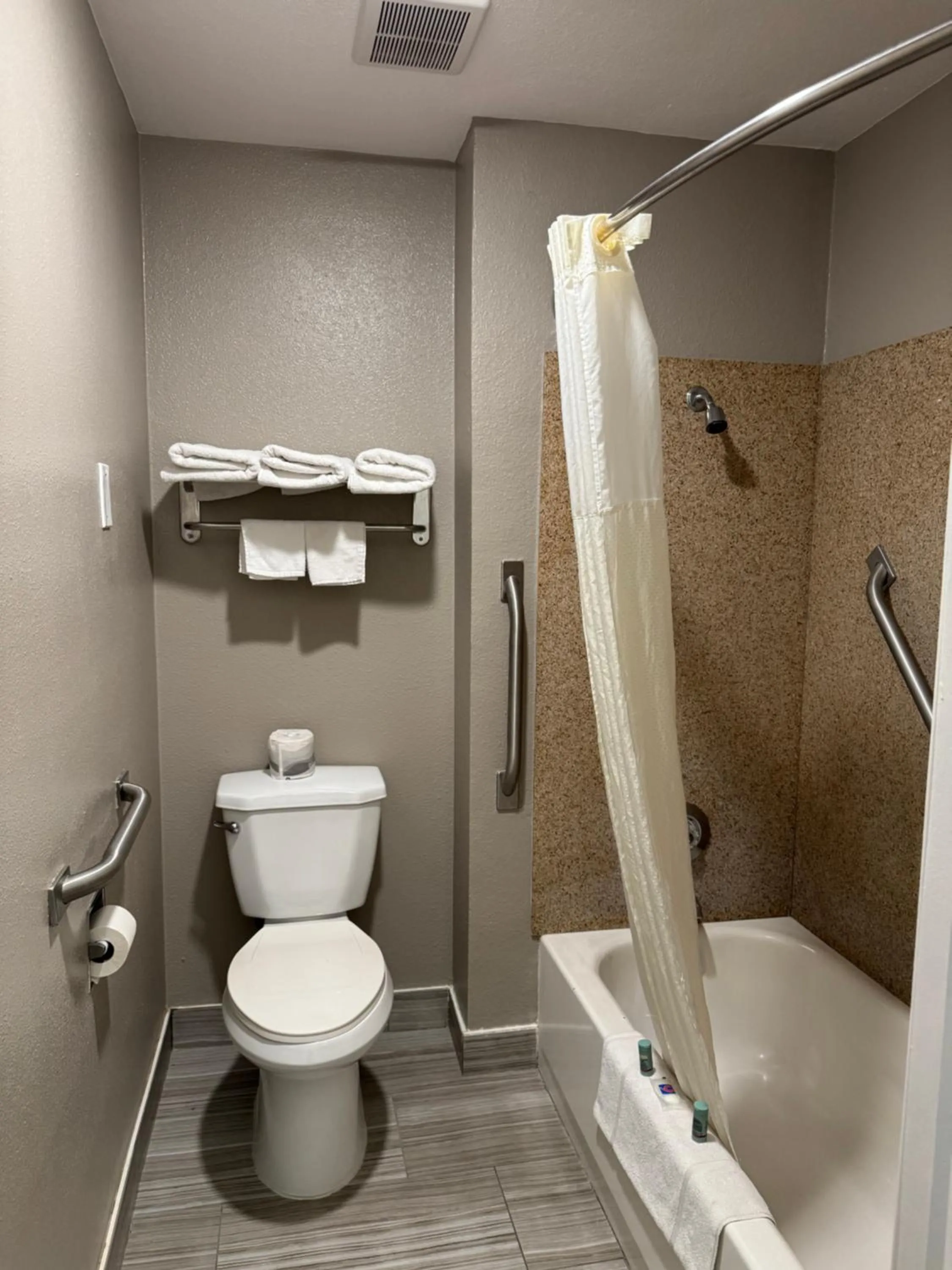 Bathroom in Studio 6 Suites Vancouver WA Waterfront