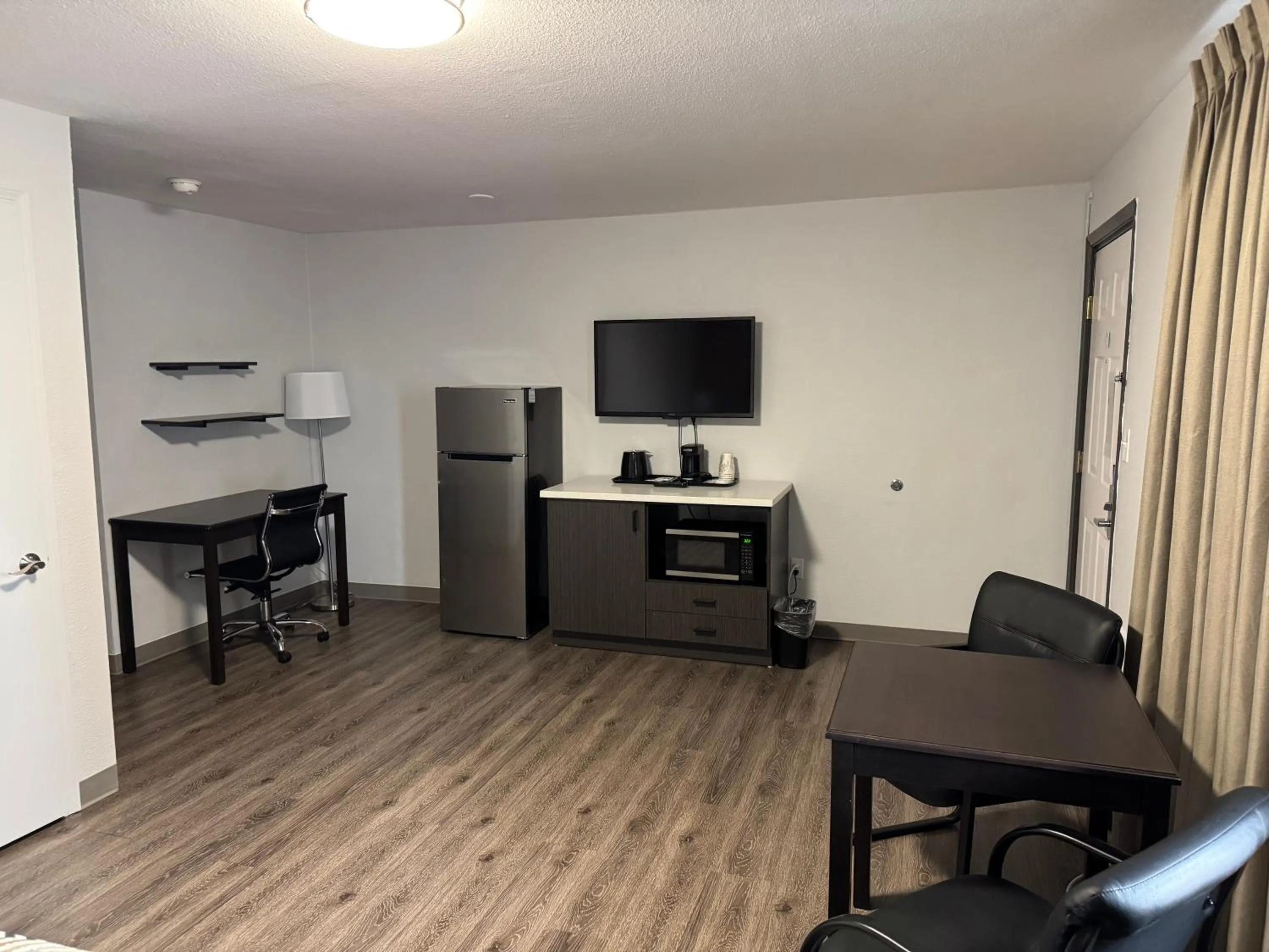 Bedroom in Studio 6 Suites Vancouver WA Waterfront