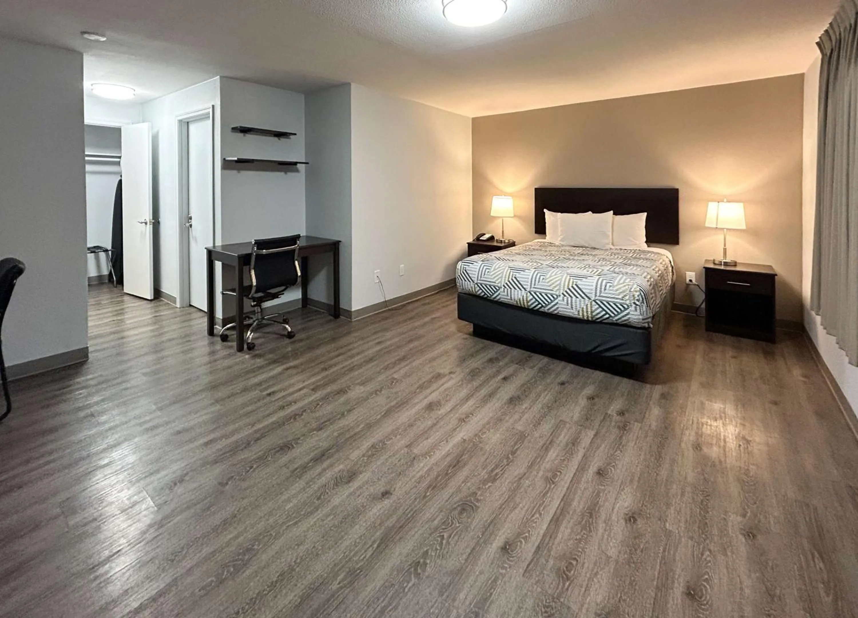 Bedroom, Bed in Studio 6 Suites Vancouver WA Waterfront