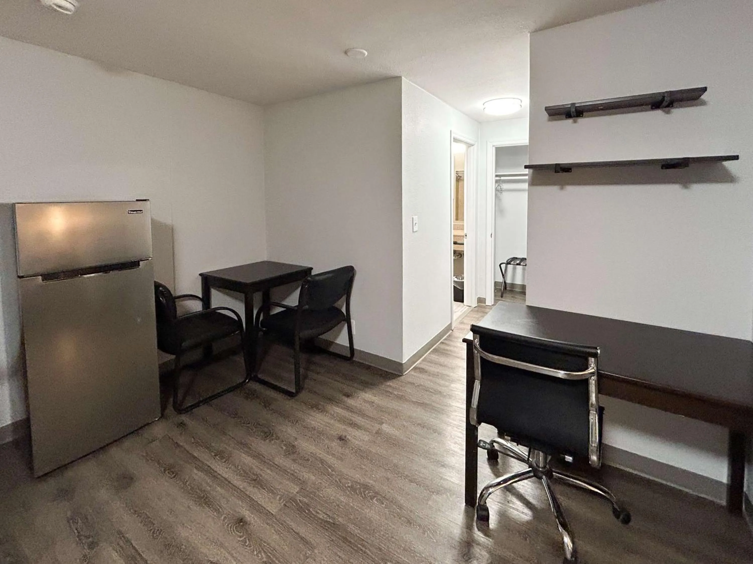 Kitchen or kitchenette in Studio 6 Suites Vancouver WA Waterfront