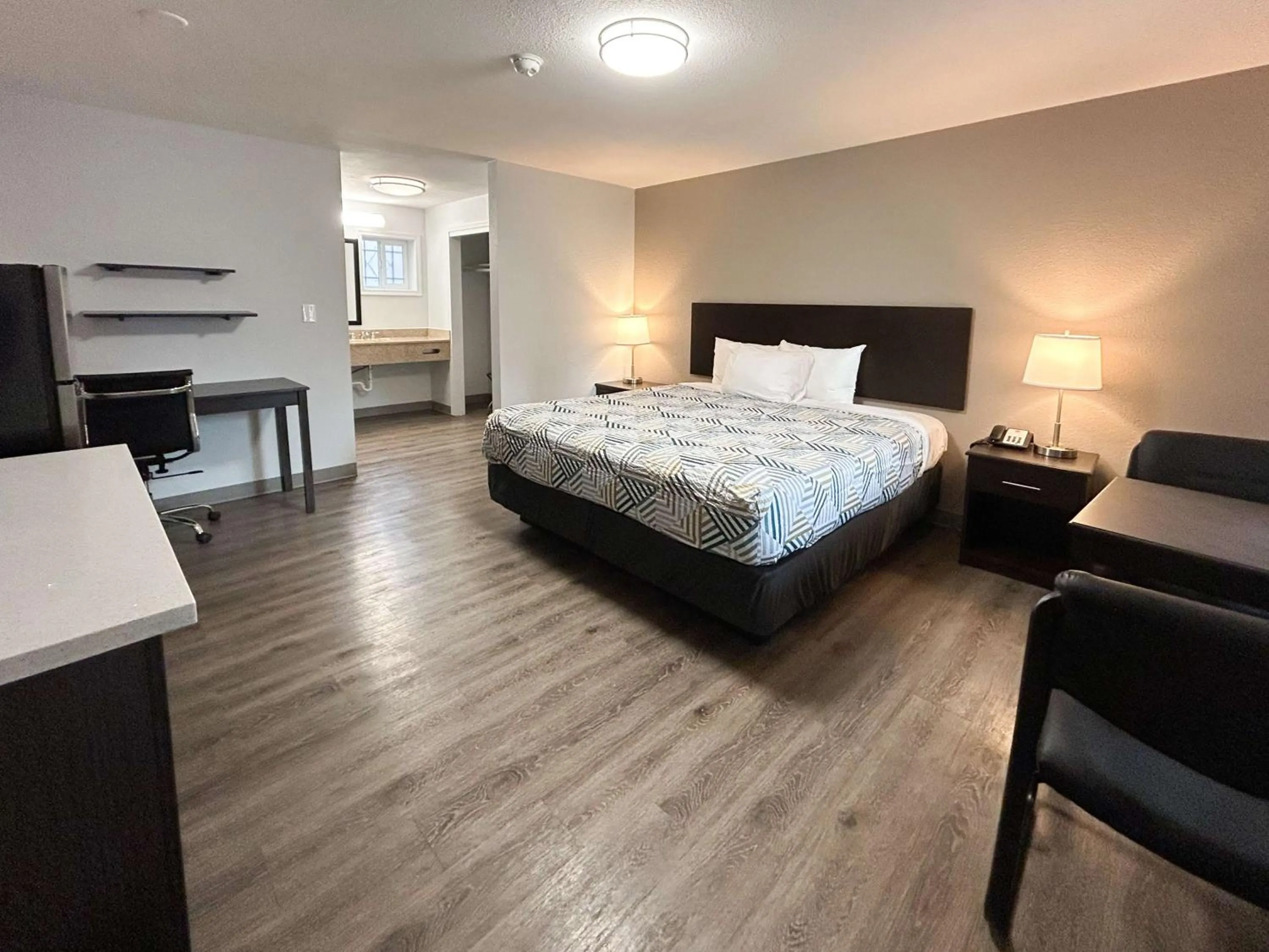 Bedroom, Bed in Studio 6 Suites Vancouver WA Waterfront