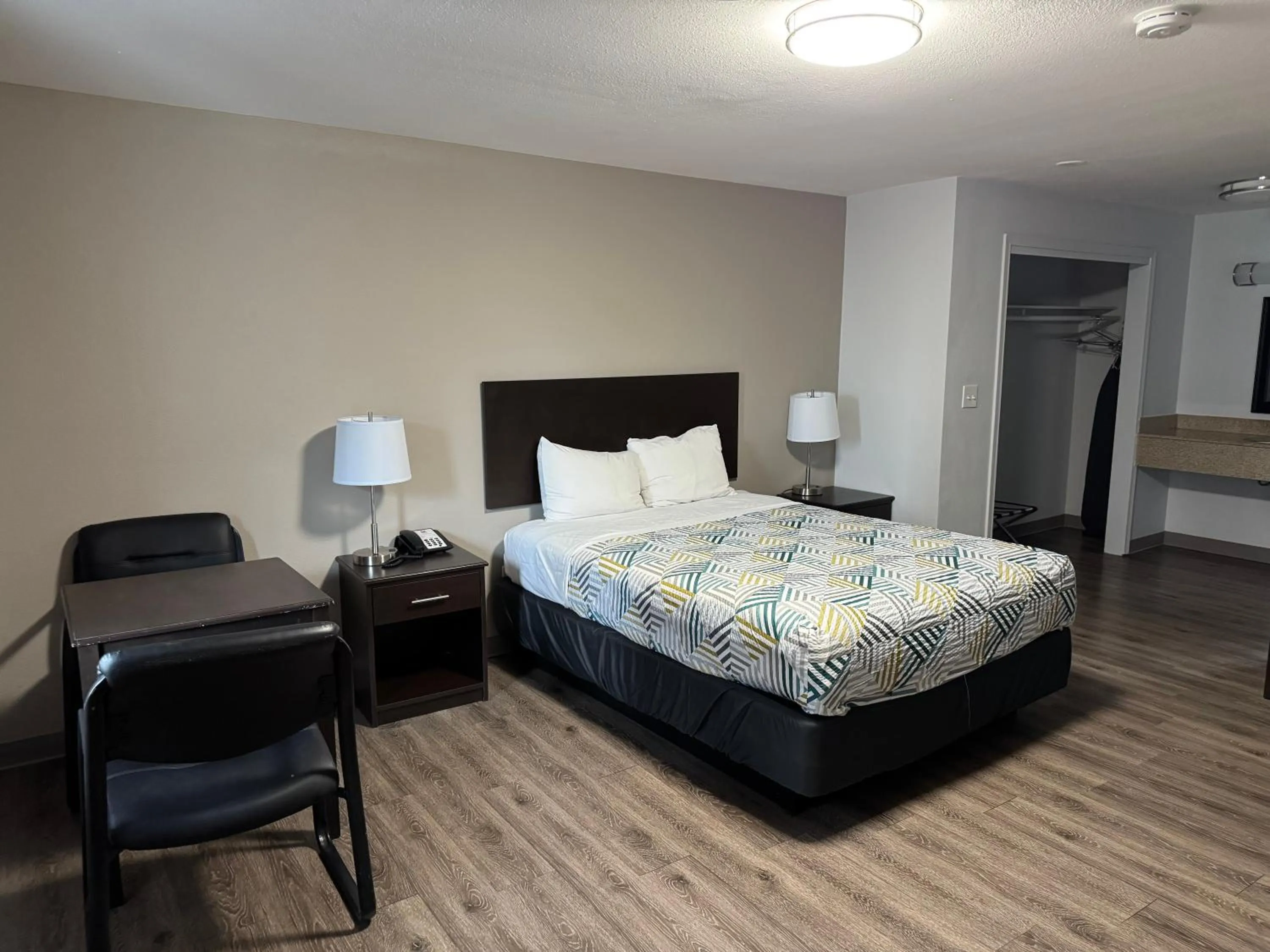 Bedroom, Bed in Studio 6 Suites Vancouver WA Waterfront