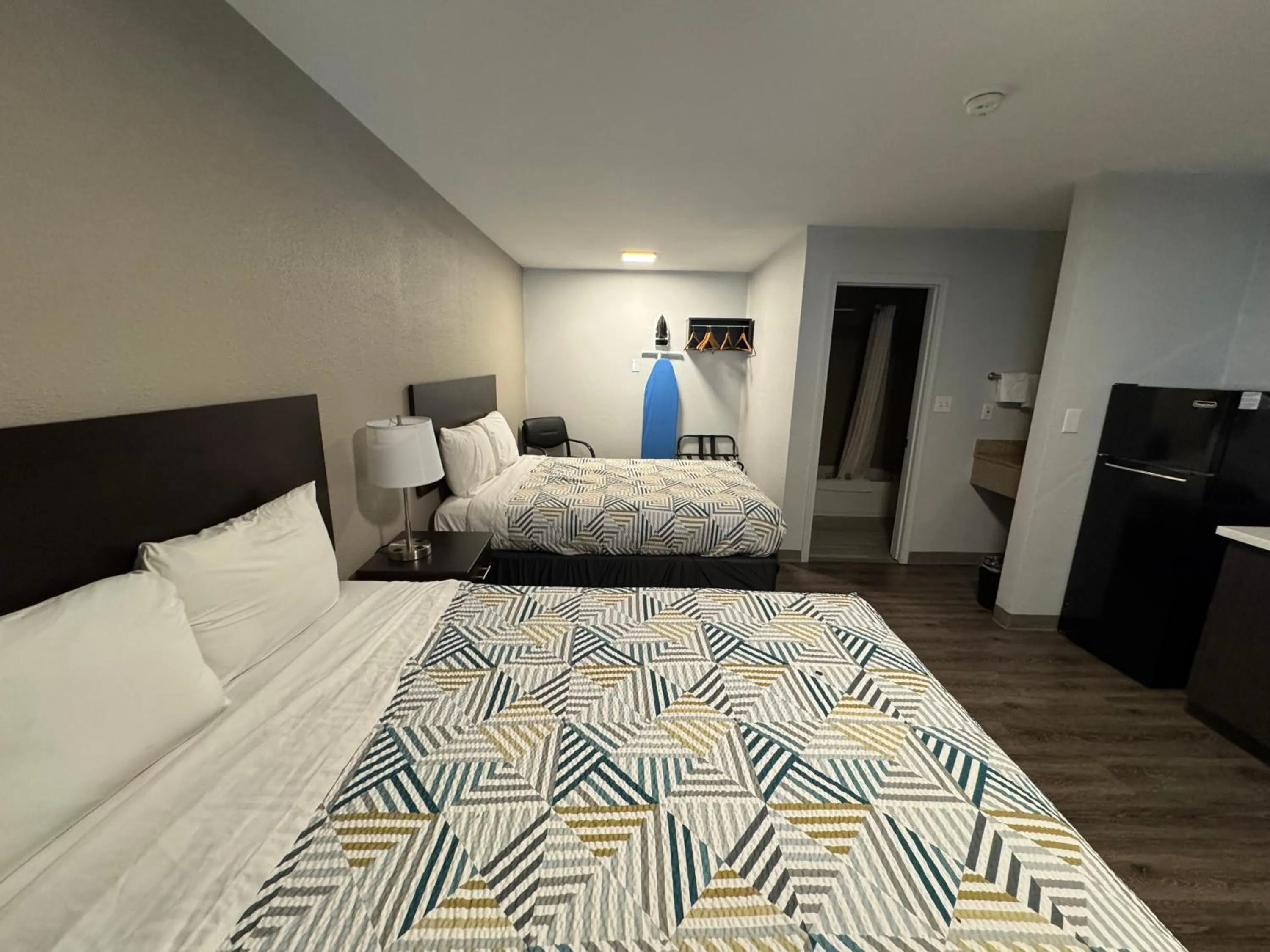 Bedroom, Bed in Studio 6 Suites Vancouver WA Waterfront