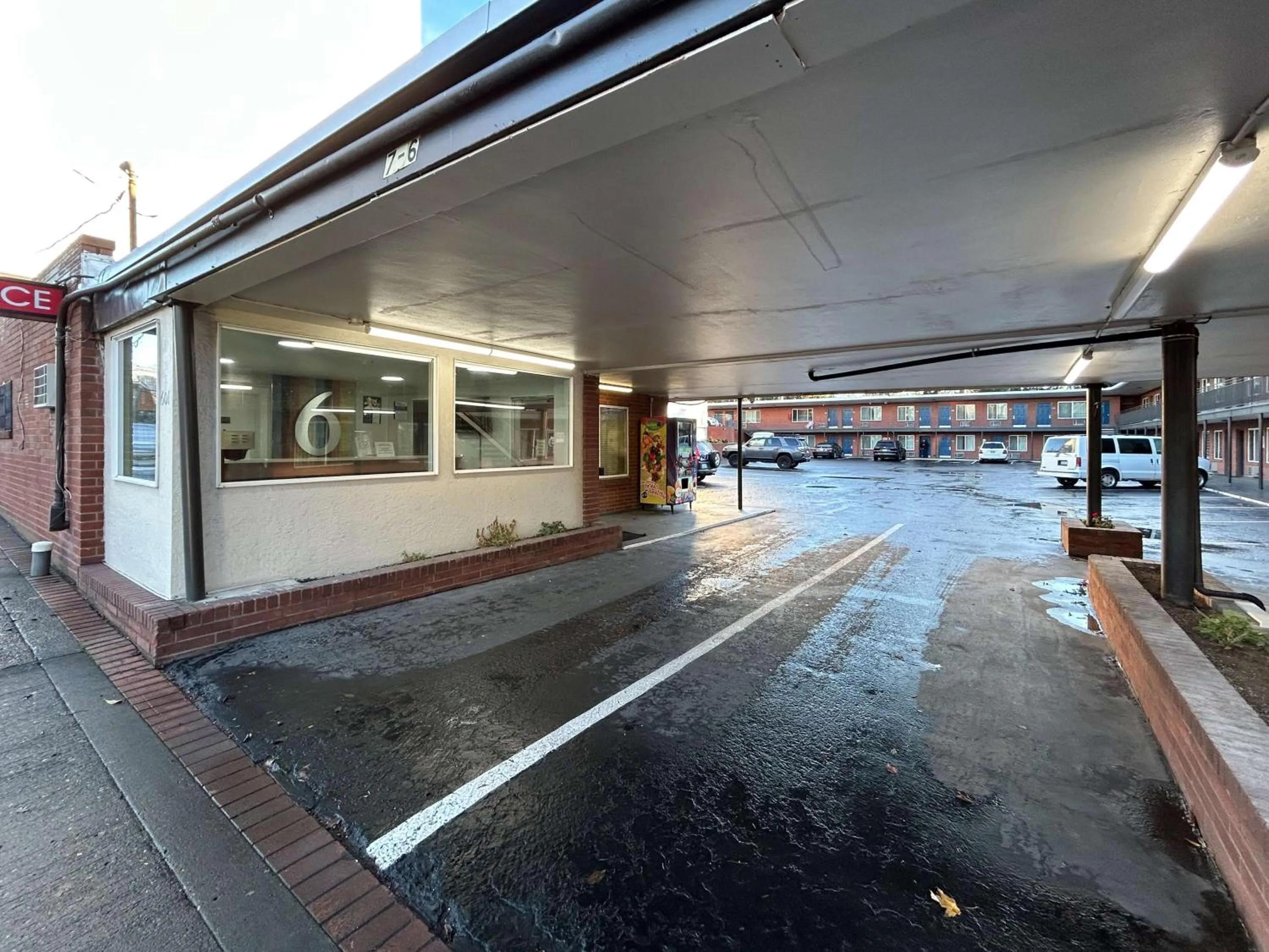 Property building in Studio 6 Suites Vancouver WA Waterfront