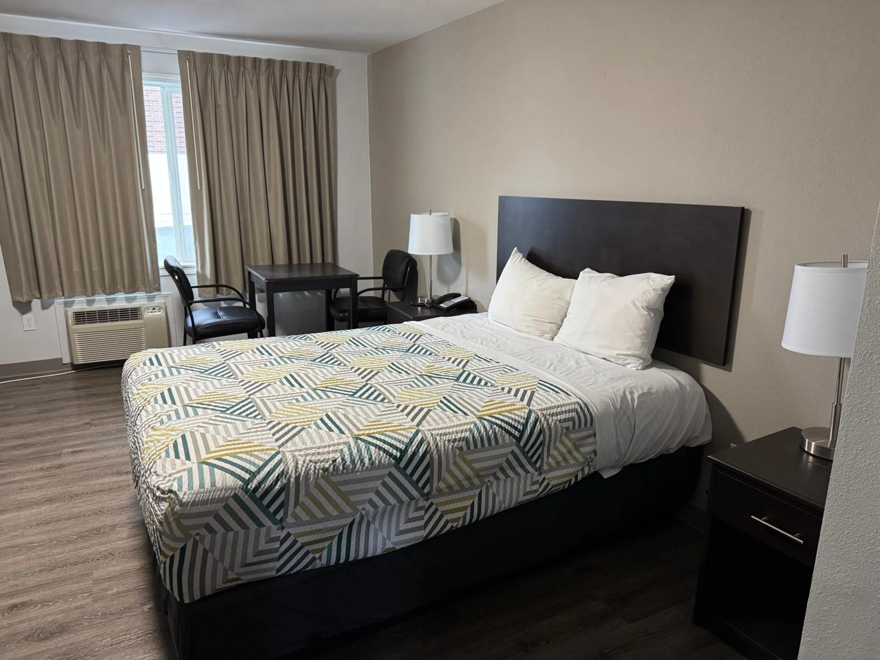 Bedroom, Bed in Studio 6 Suites Vancouver WA Waterfront