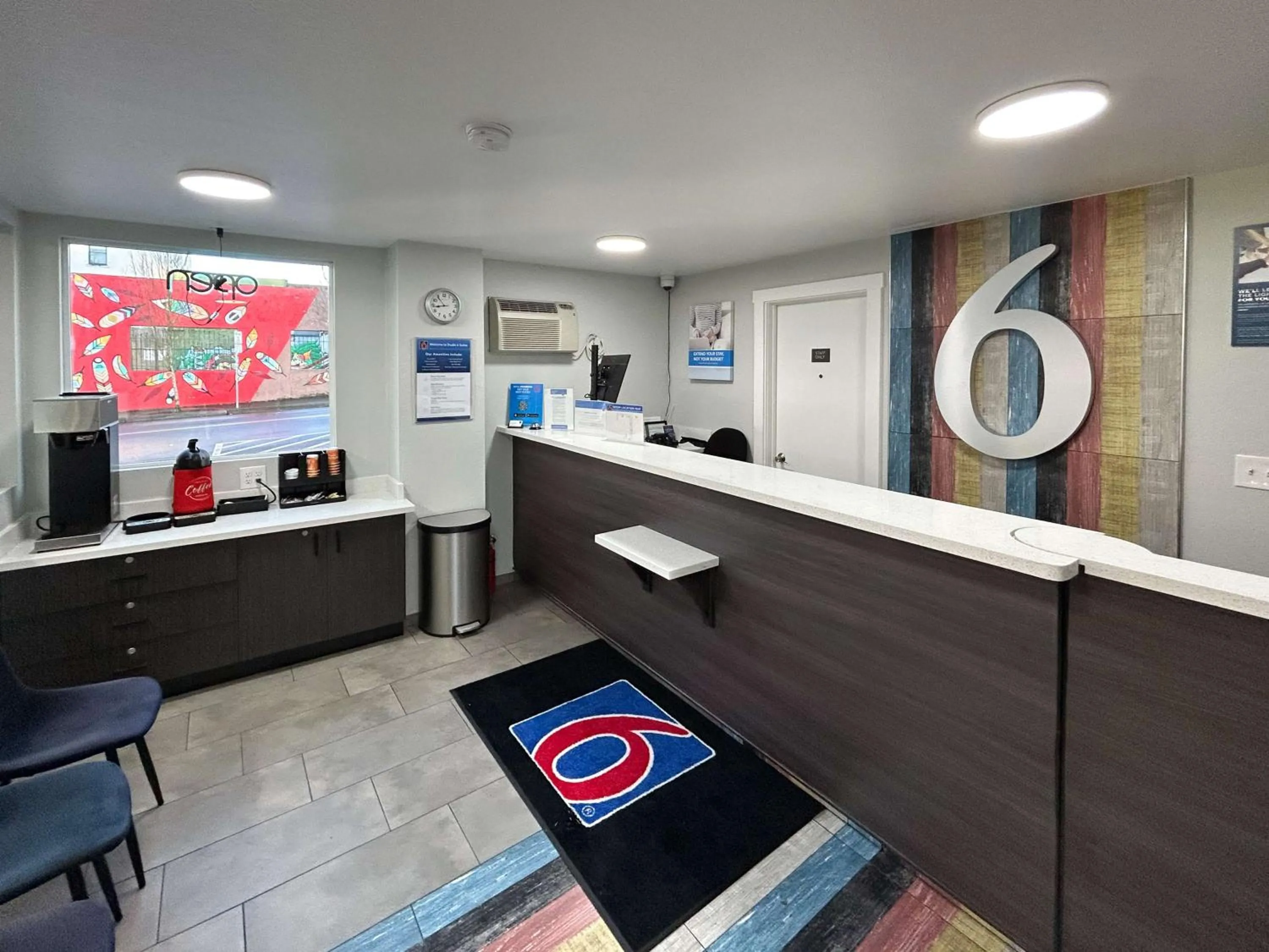 Lobby or reception in Studio 6 Suites Vancouver WA Waterfront