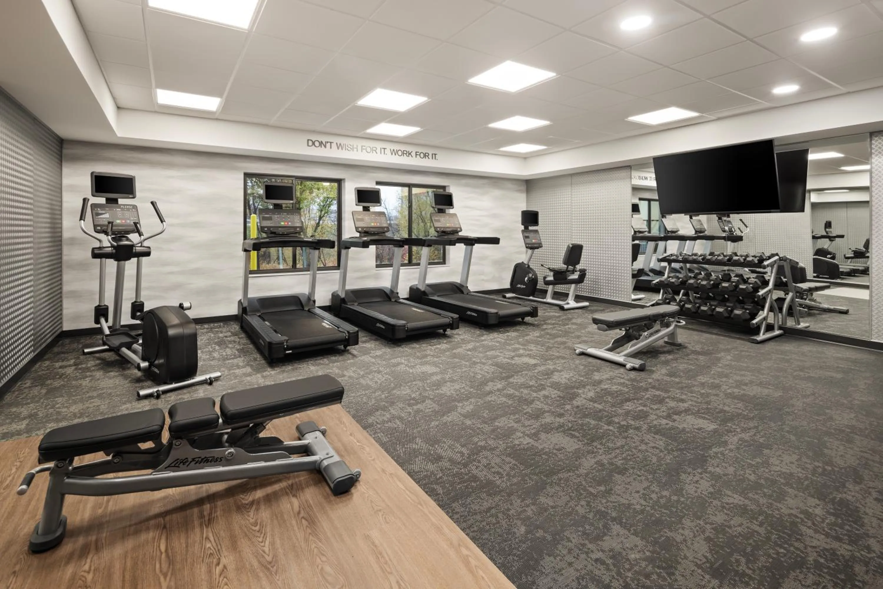 Fitness centre/facilities in Fairfield by Marriott Inn & Suites Cedar Rapids North