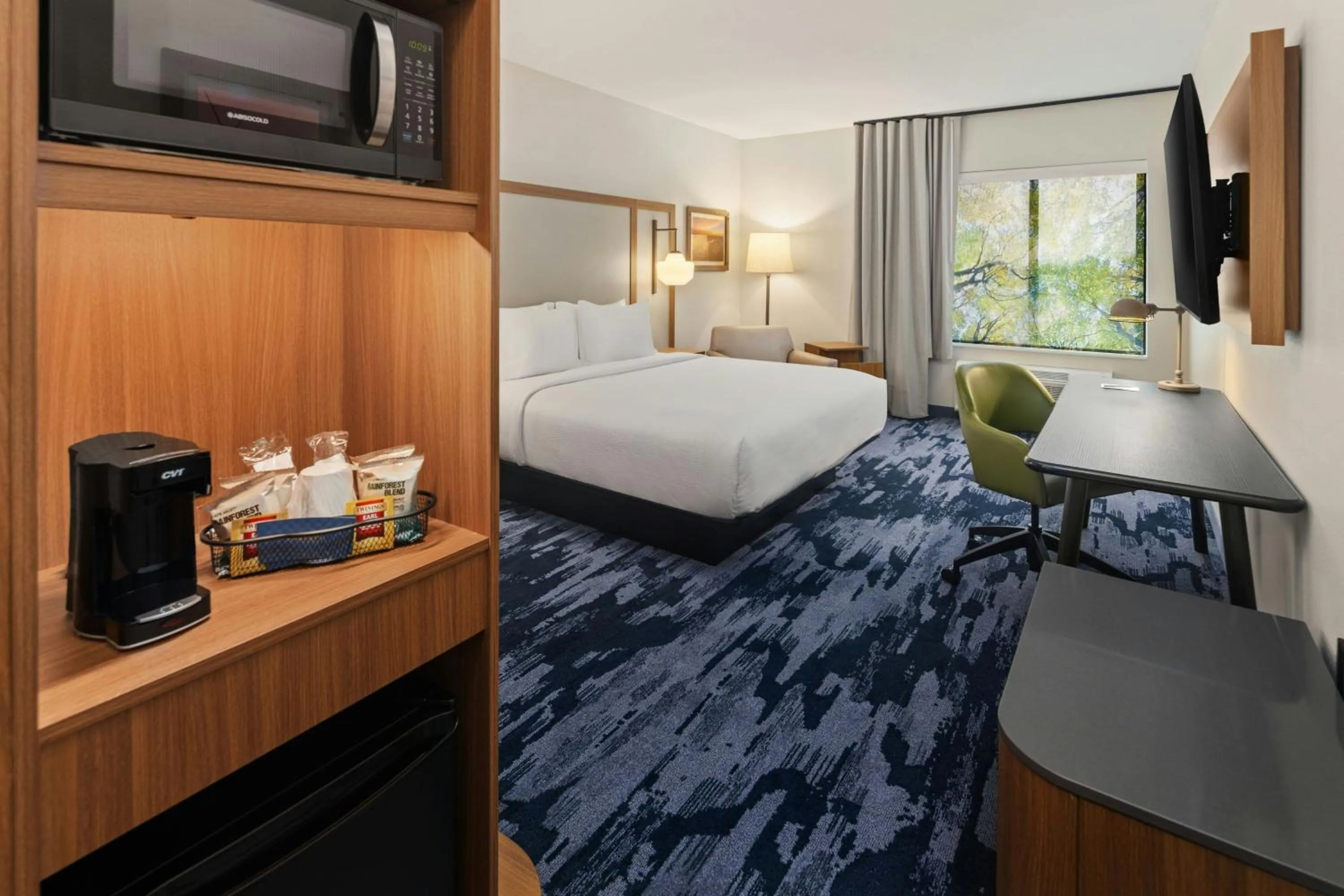 Photo of the whole room, Bed in Fairfield by Marriott Inn & Suites Cedar Rapids North