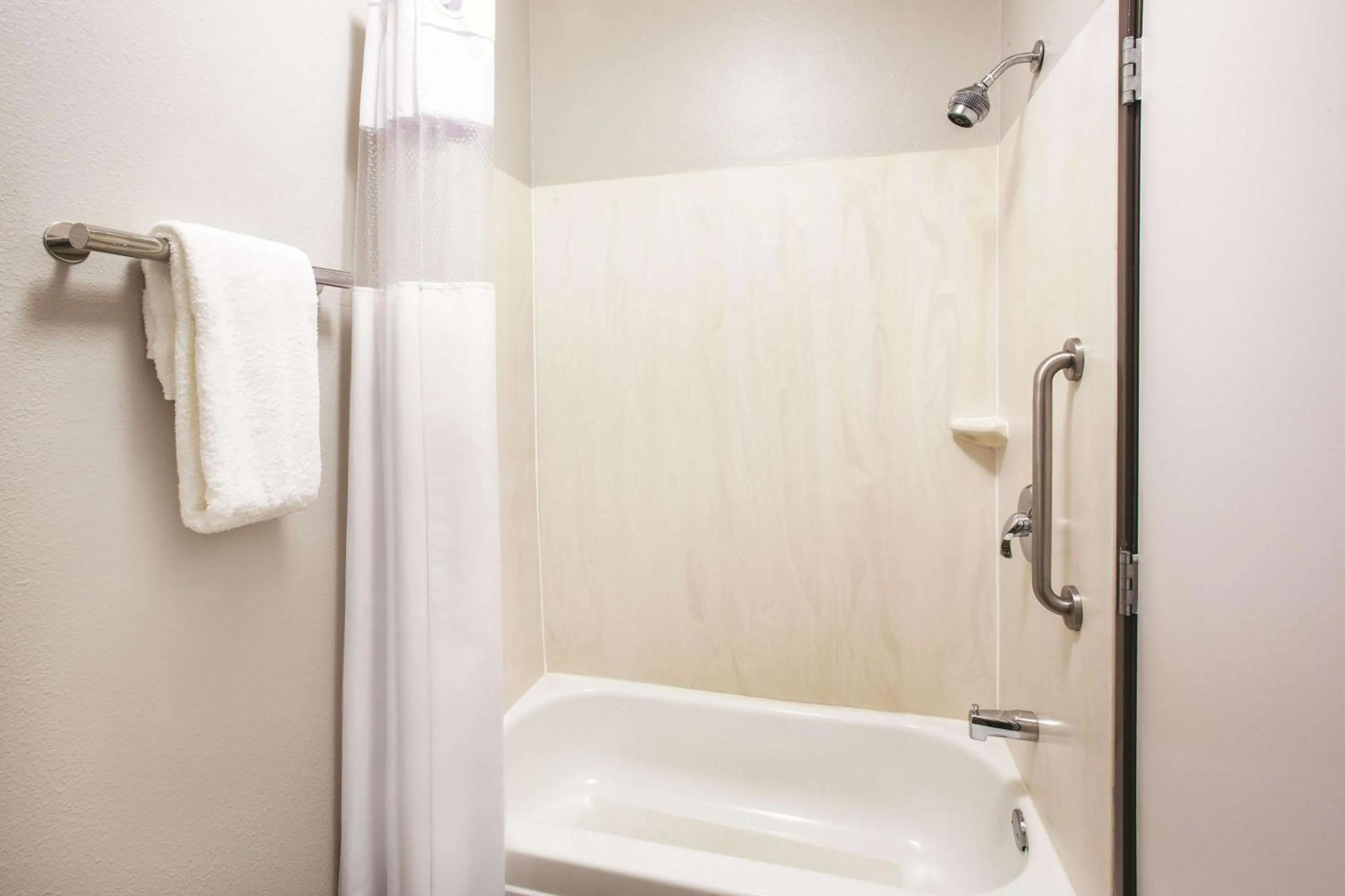 Photo of the whole room in Fairfield by Marriott Inn & Suites Cedar Rapids North