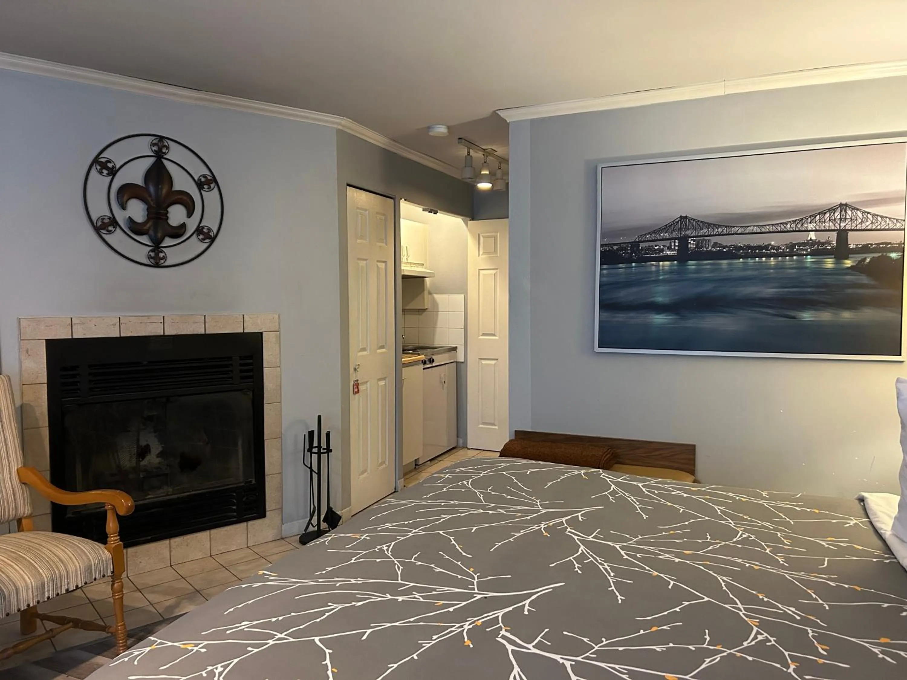 Bed in Motel Chantolac