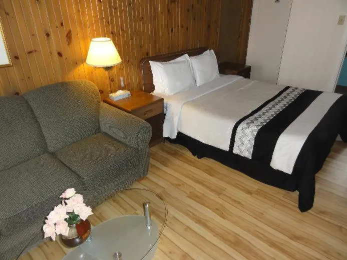 Bed in Motel Chantolac