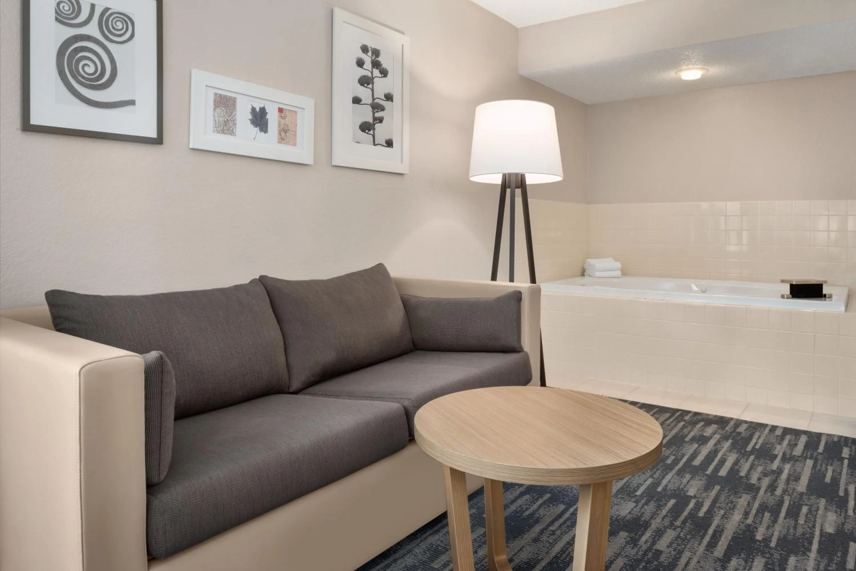 Hot Tub in Country Inn & Suites by Radisson, Pella, IA