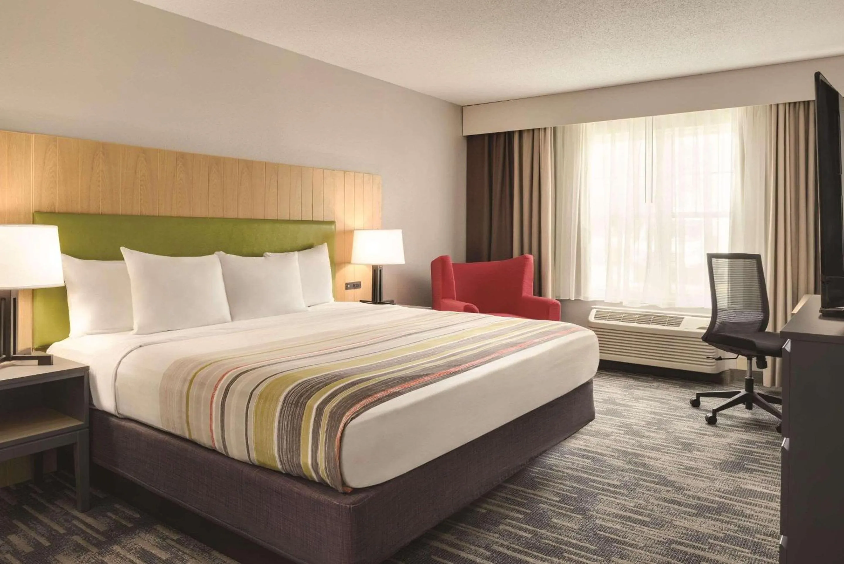 Bedroom, Bed in Country Inn & Suites by Radisson, Pella, IA